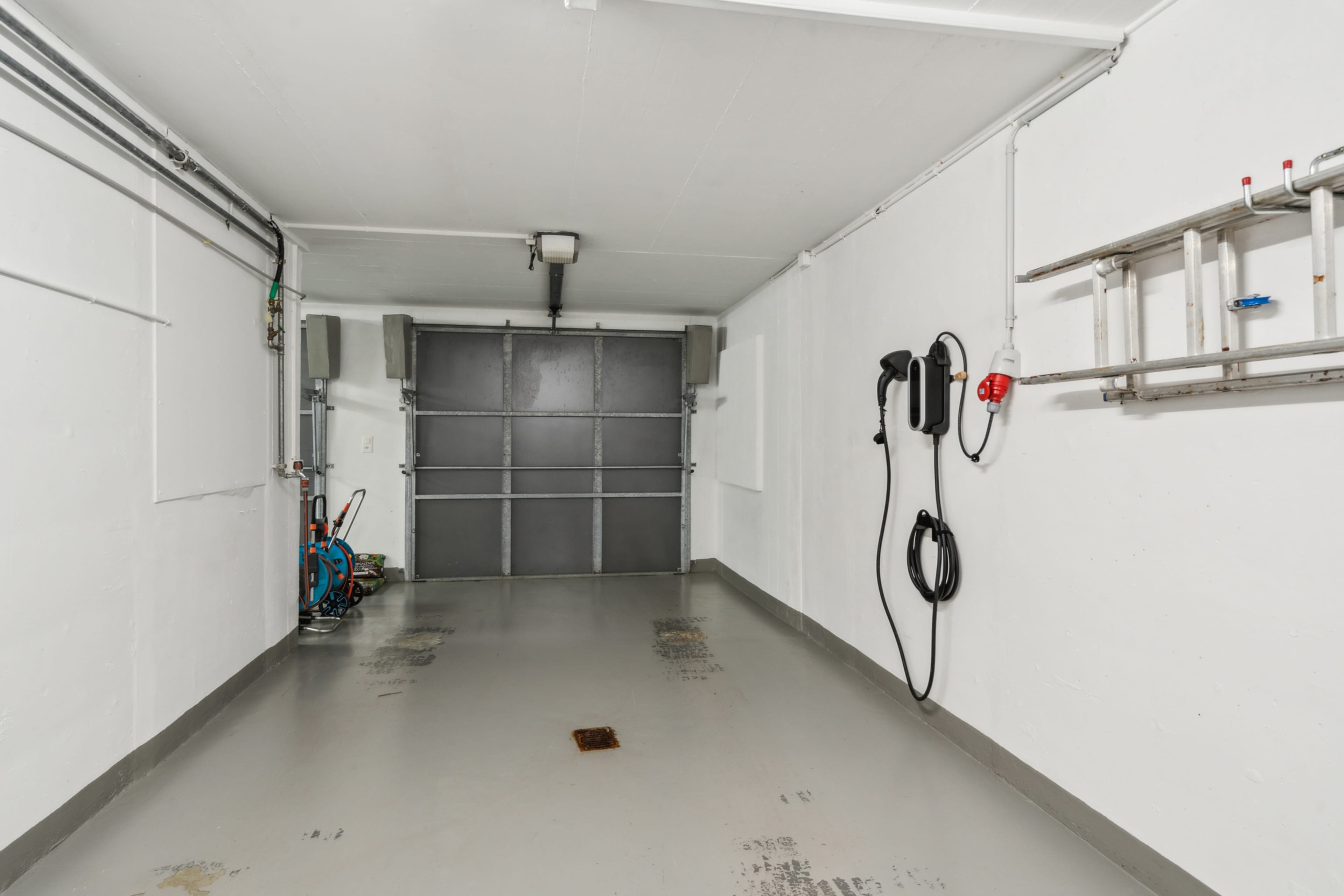 Charmantes Einfamilienhaus in sonniger Hanglage mit grossem Garten - 37