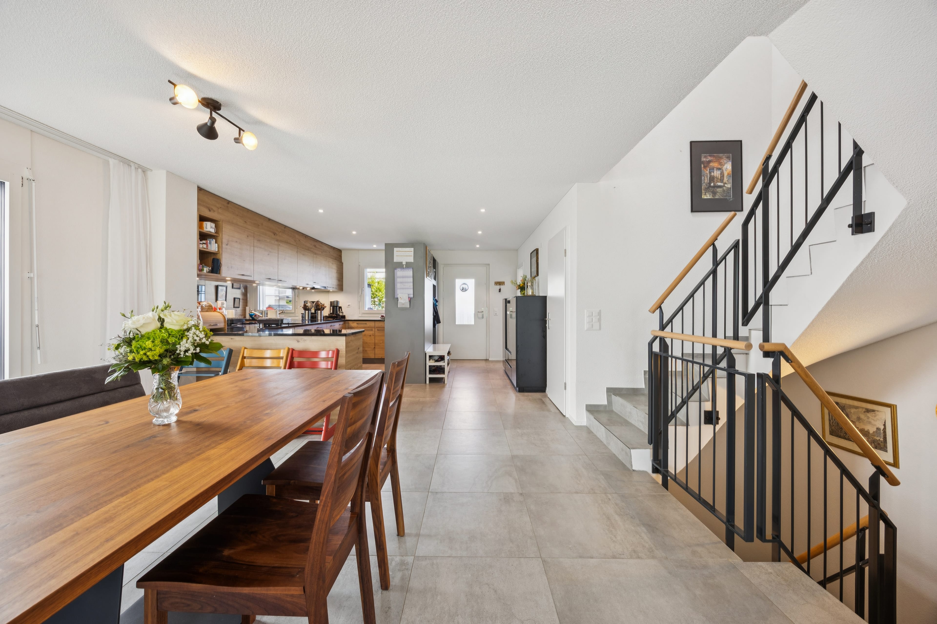 Charmantes Doppeleinfamilienhaus mit 5.5 Zimmern in attraktiver Lage in Seon - Bild 3