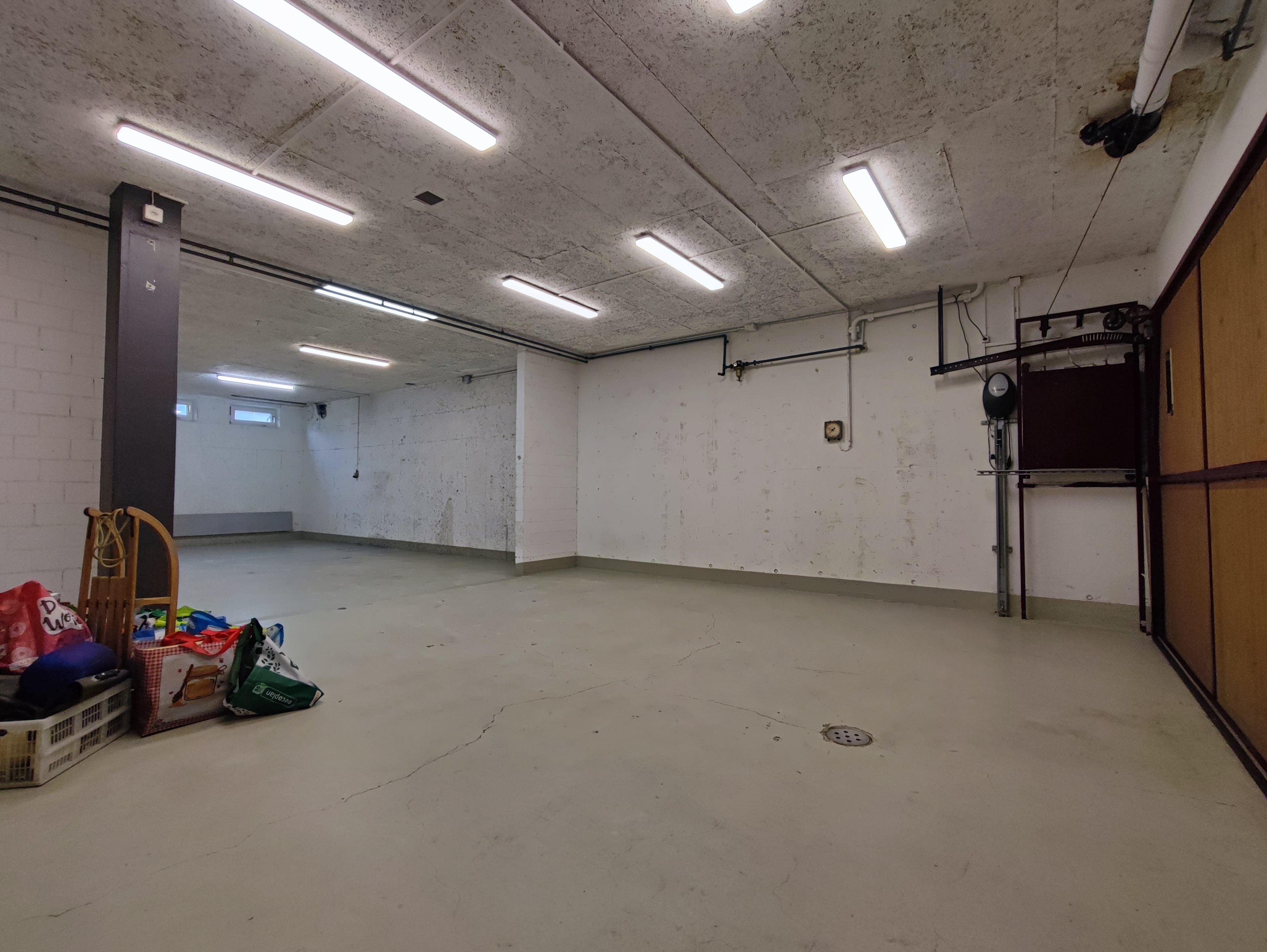 Gewerberaum mit viel Platz für Autos - 3