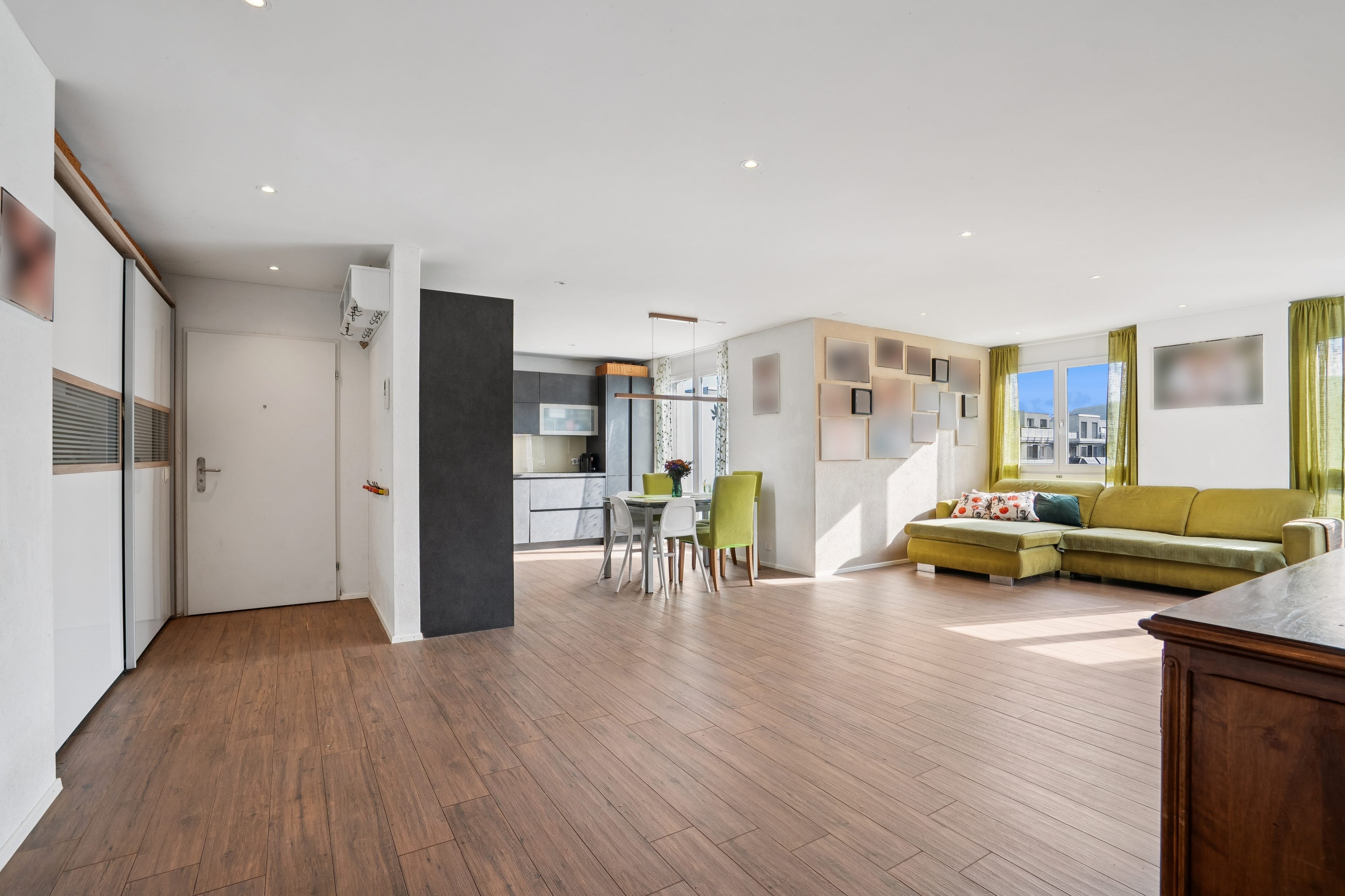 Exklusive 4.5-Zimmer-Attikawohnung nahe Bülach - Bild 1