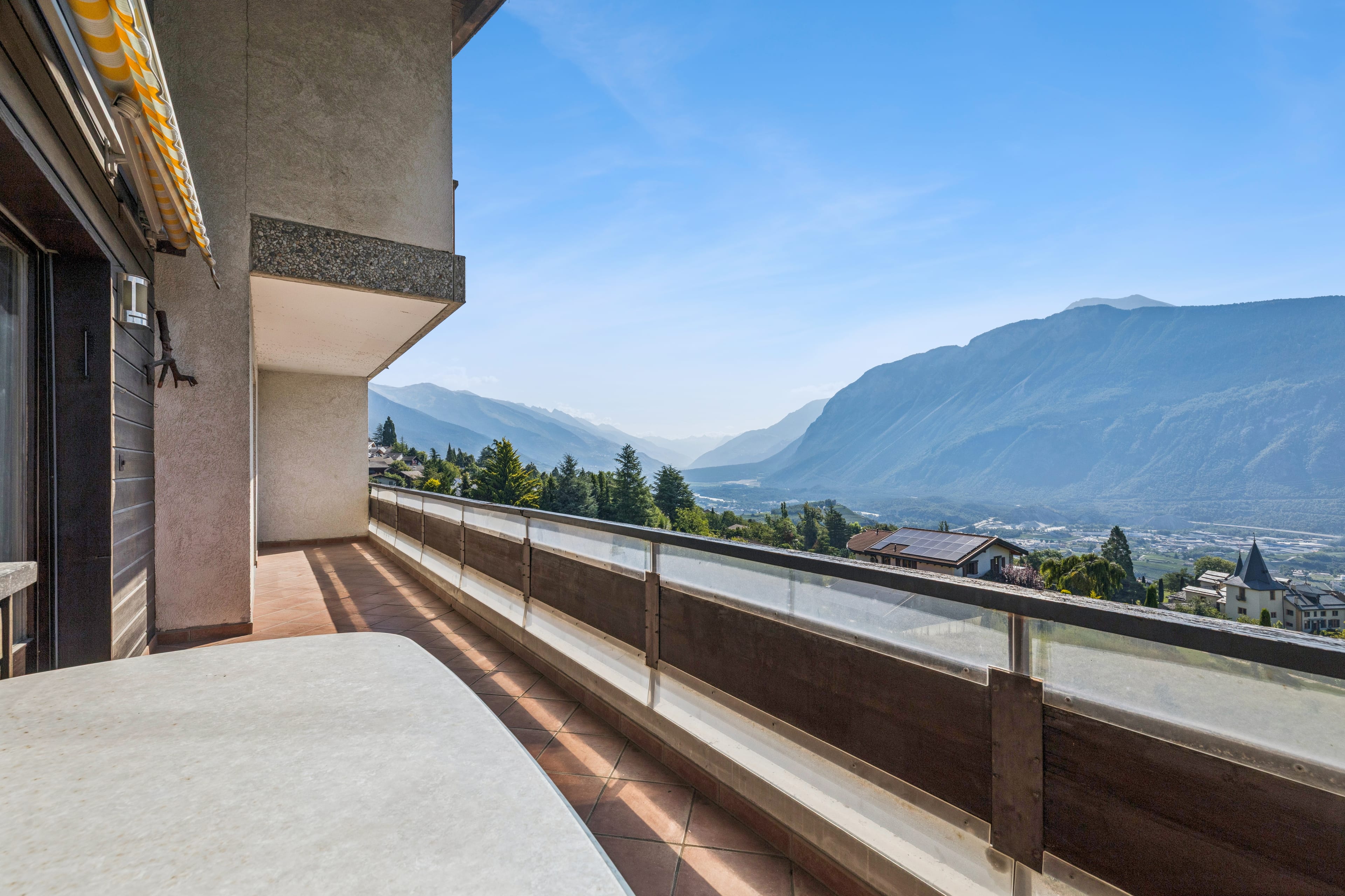 Charme trifft Panorama: 4.5-Zimmer-Wohnung mit Alpenblick - 2