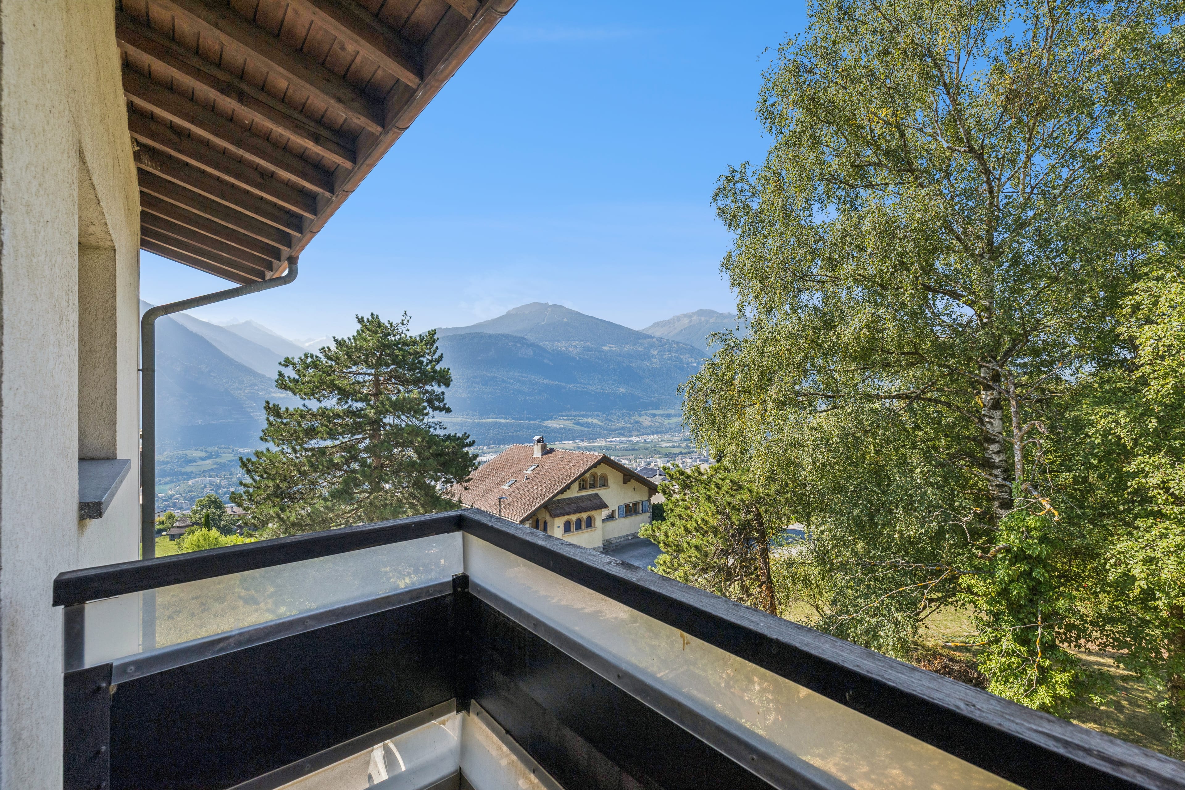 Charme trifft Panorama: 4.5-Zimmer-Wohnung mit Alpenblick - 7