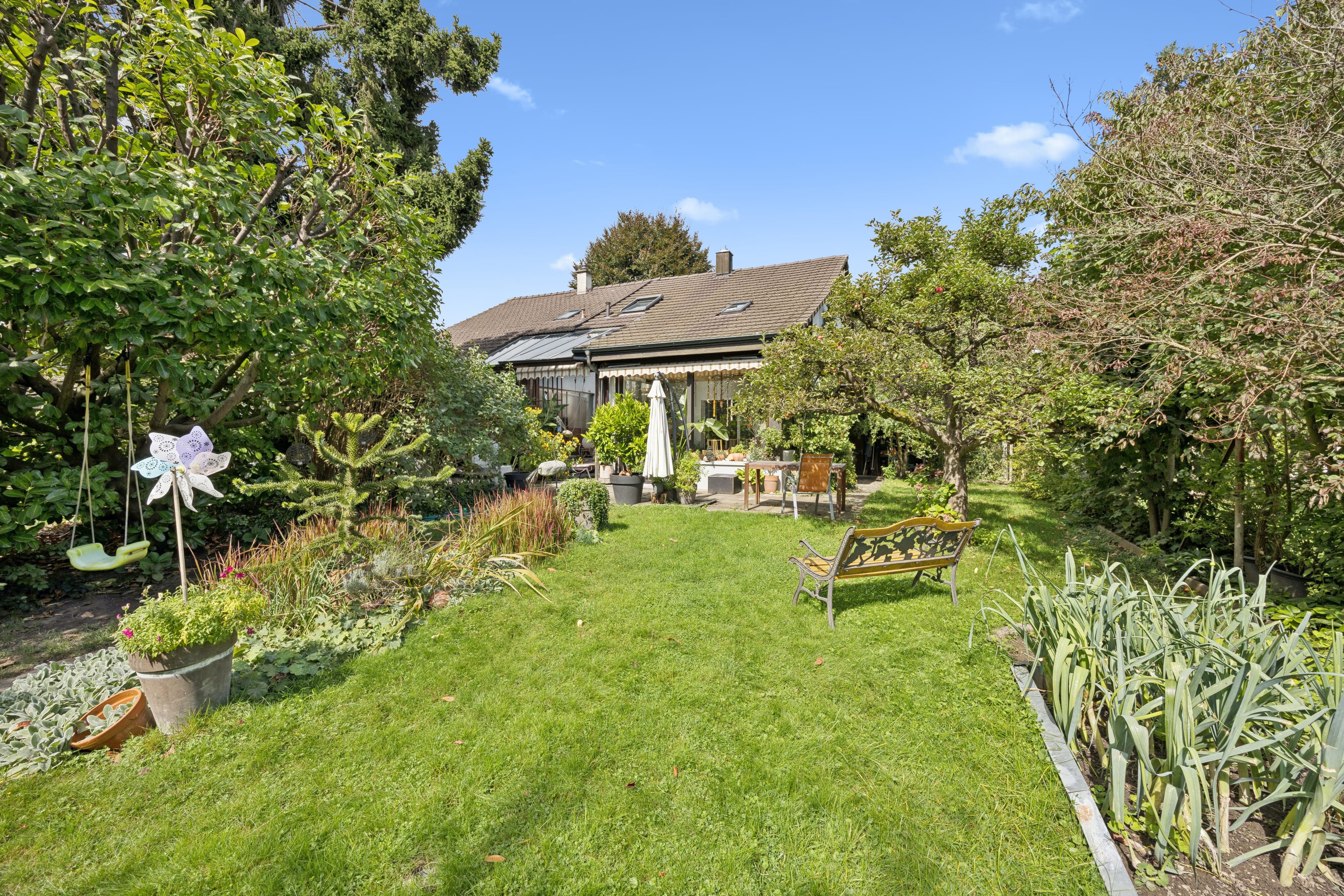 Familienfreundliches Haus mit grossem Gartenparadies - Bild 2