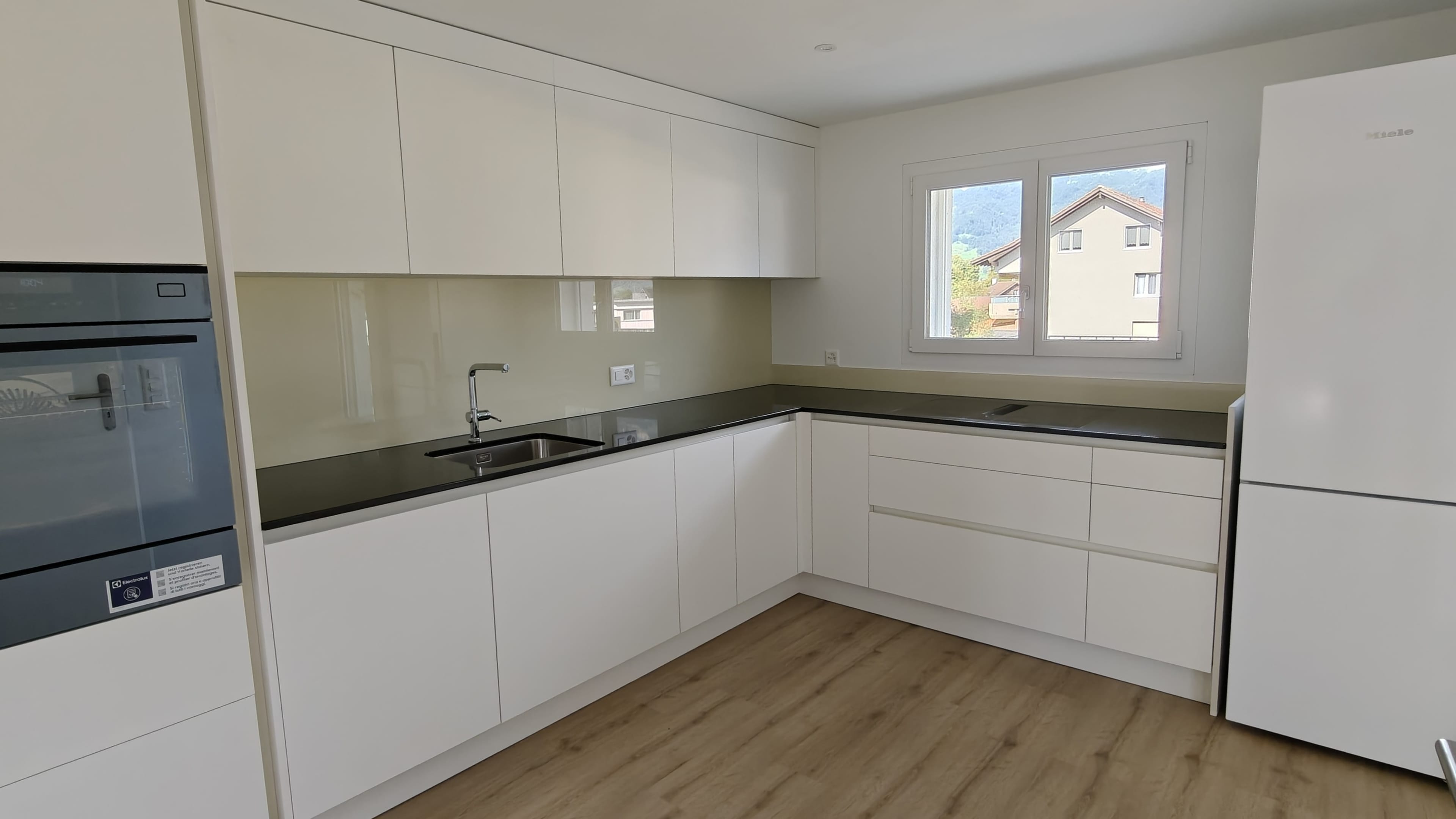 Moderne 3.5-Zimmer-Dachwohnung mit Bergsicht in Haag - Bild 3