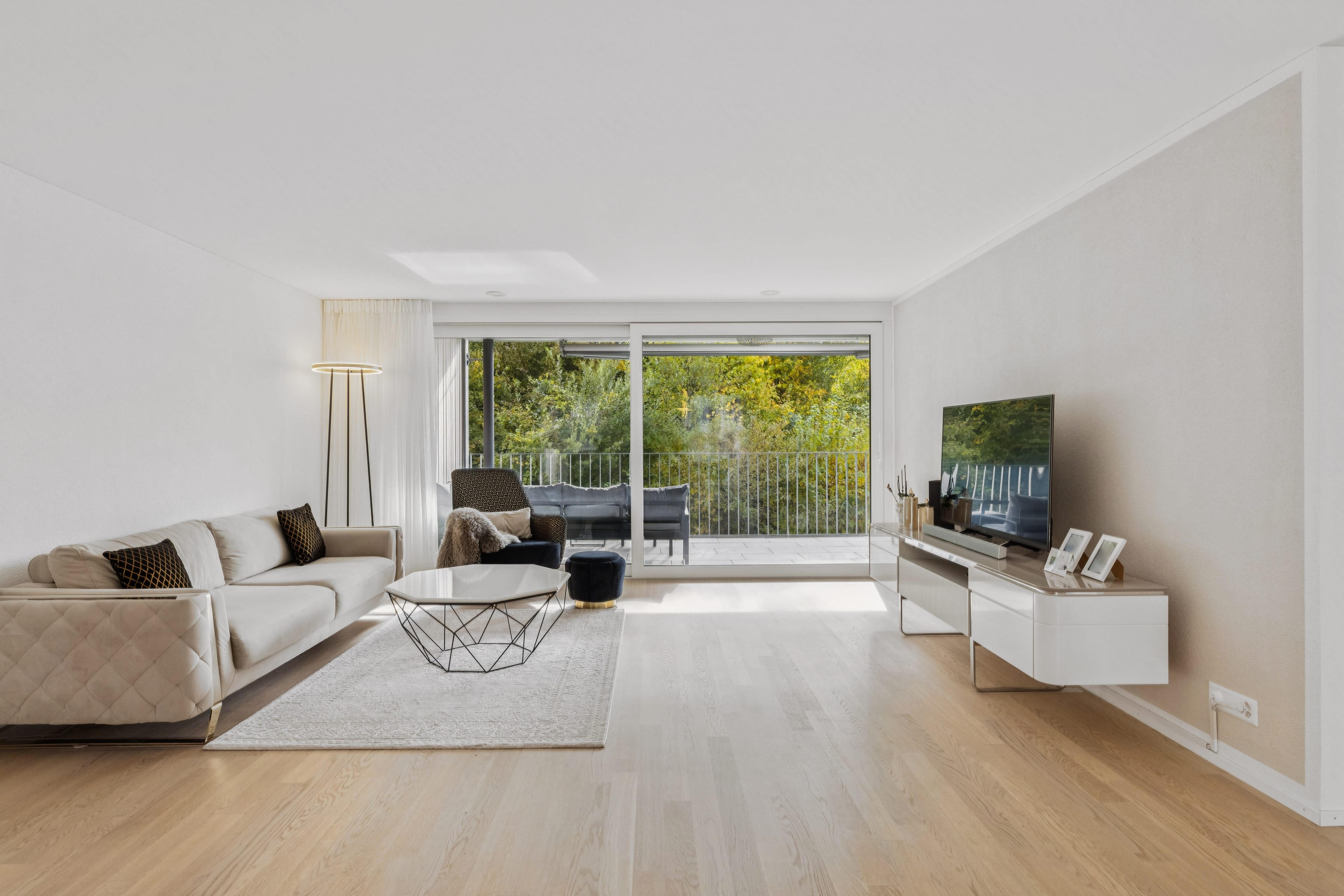 Elegantes Wohnen im Grünen: 4.5-Zimmerwohnung in Künten - Bild 6