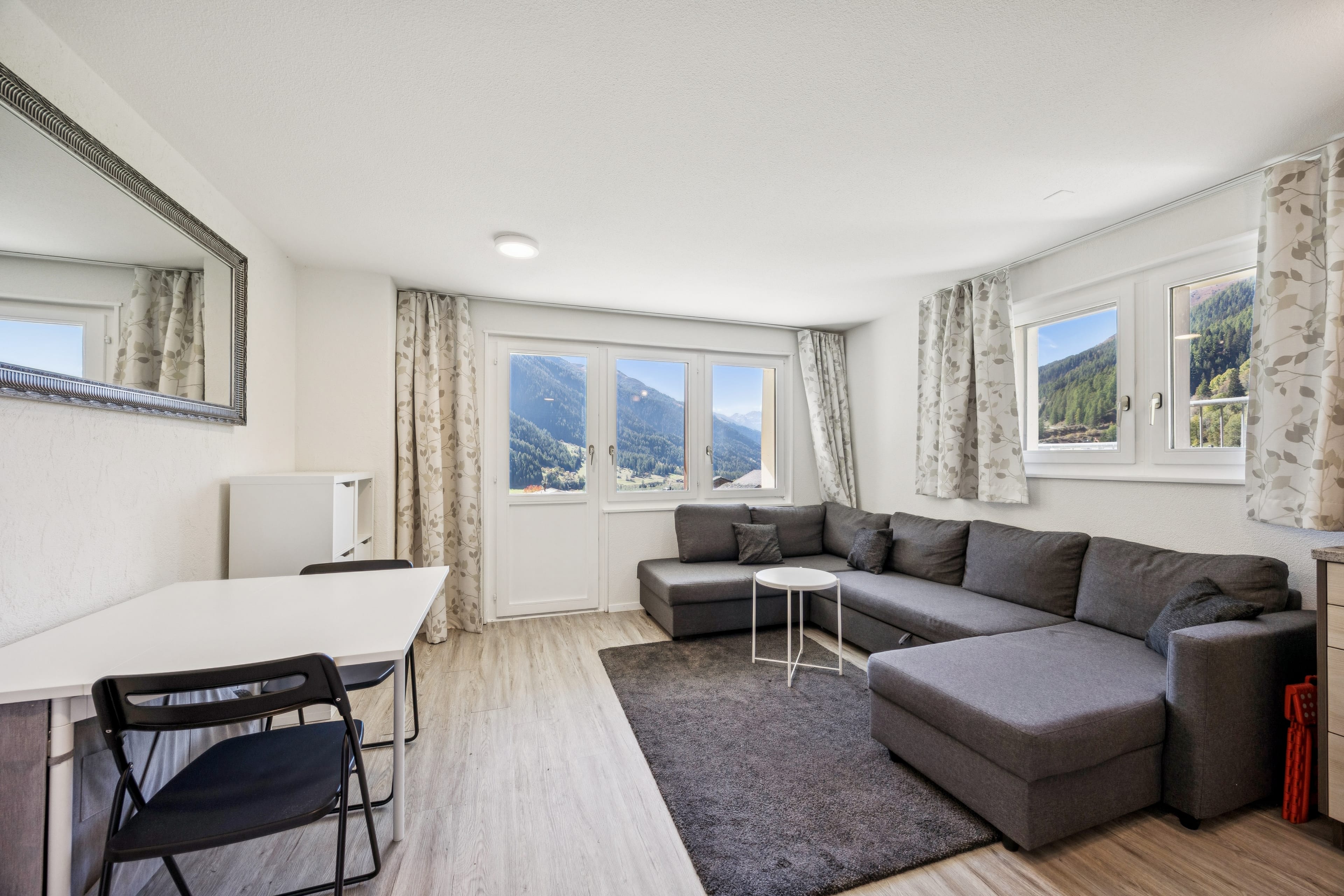 Charmante 2.5-Zimmer-Wohnung im sonnigen Ritzingen/Goms - 3