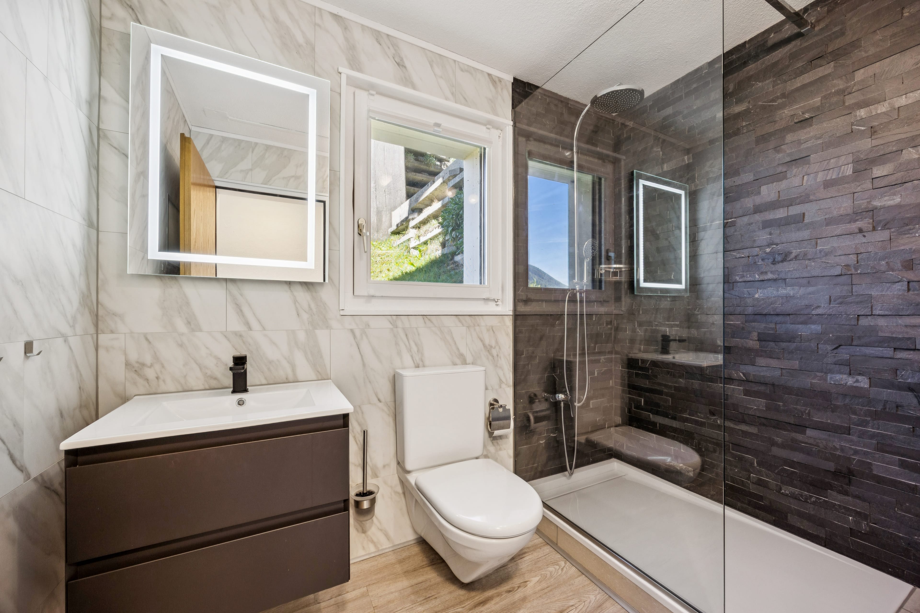 Charmante 2.5-Zimmer-Wohnung im sonnigen Ritzingen/Goms - 9