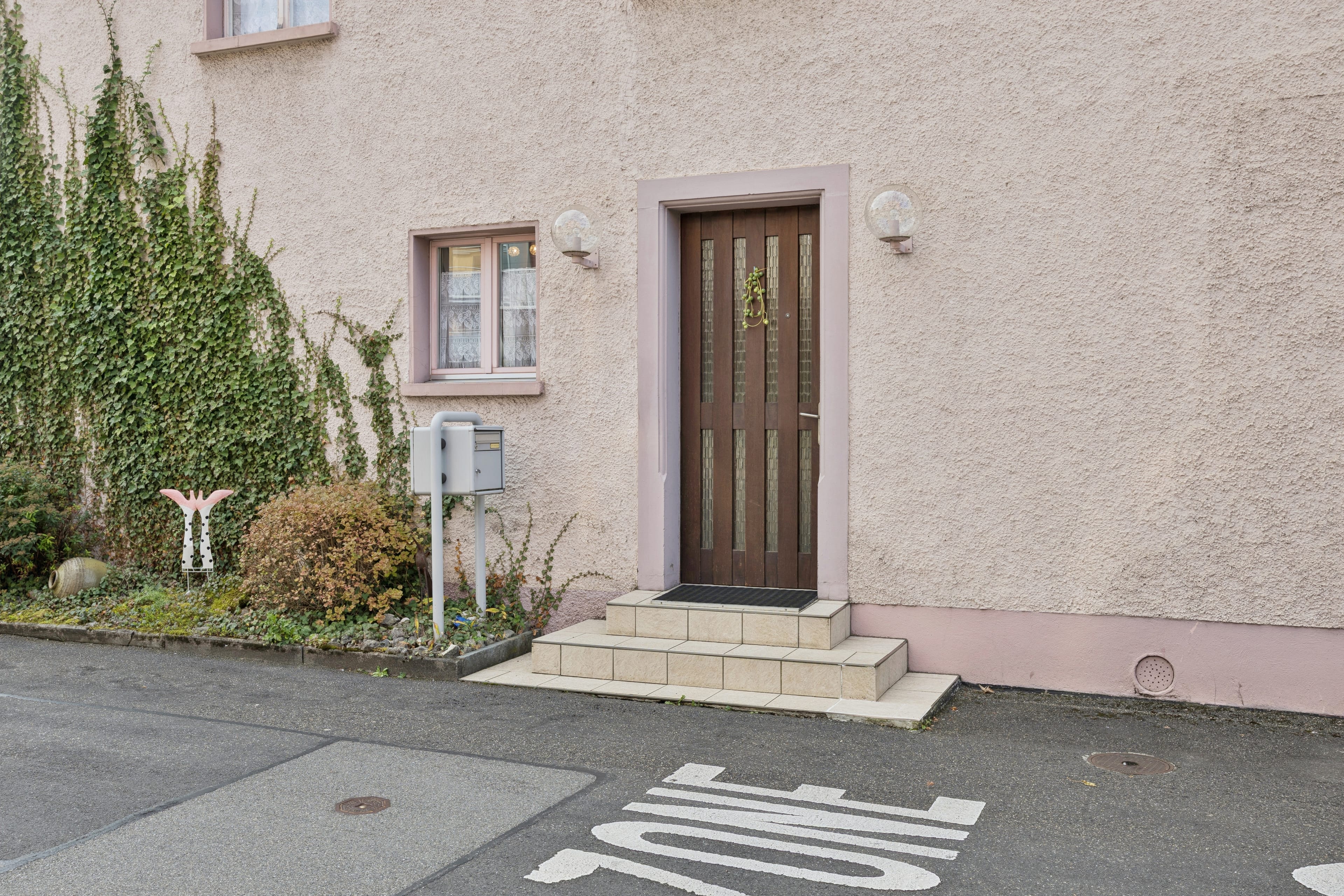 Vielseitiges Wohn- und Geschäftshaus - Oberentfelden, 10 Zimmer - 56