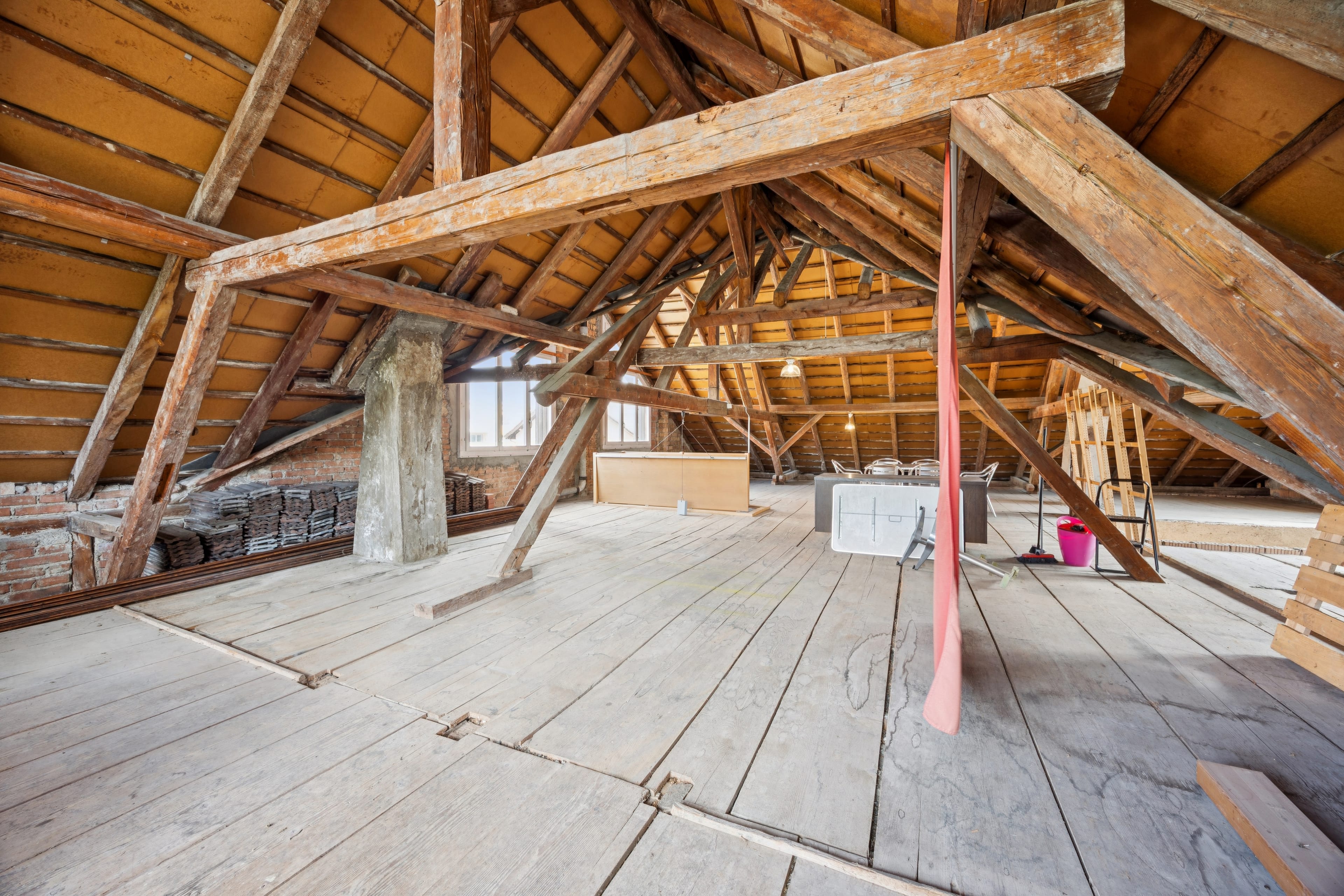 Vielseitiges Wohn- und Geschäftshaus - Oberentfelden, 10 Zimmer - 54