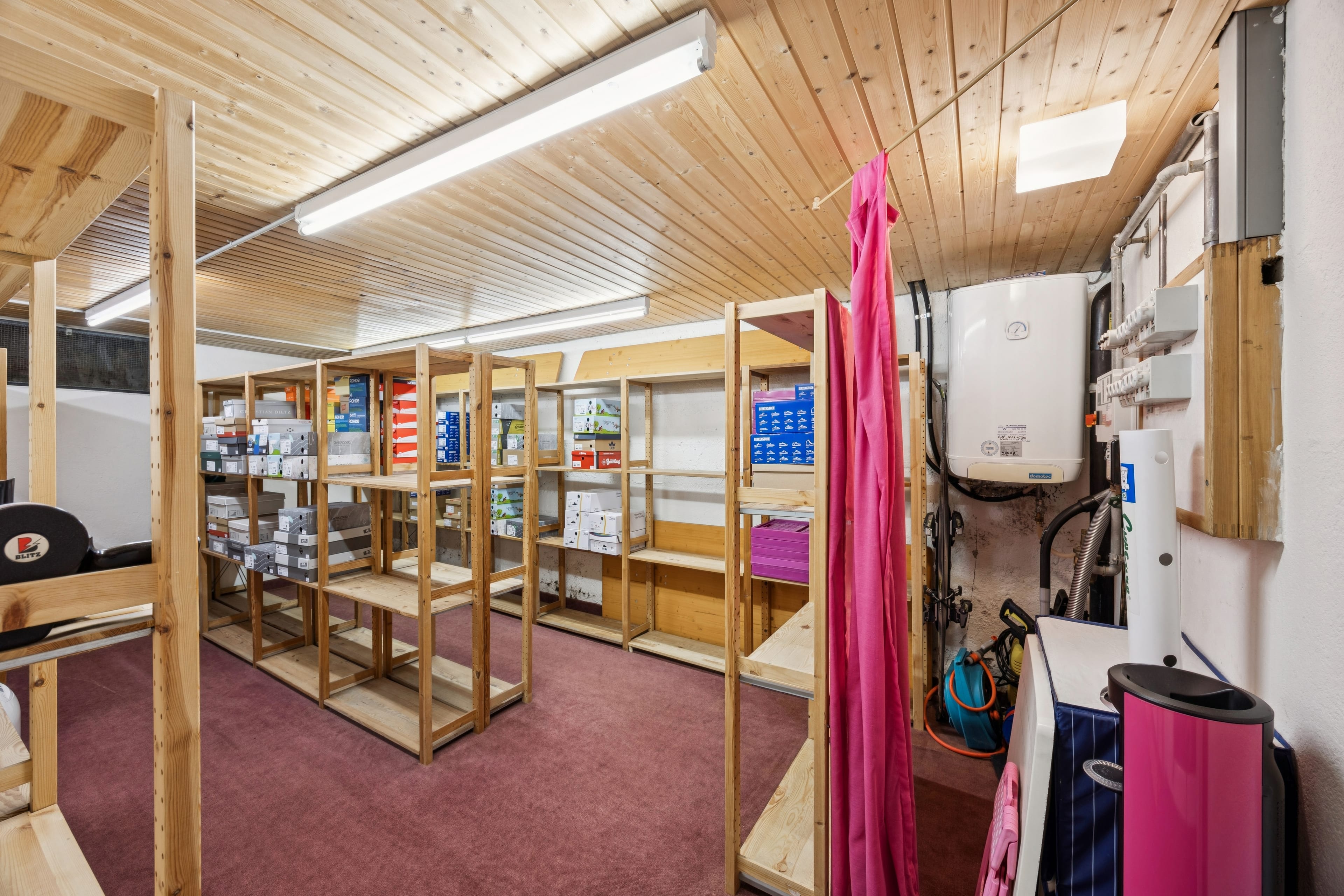 Vielseitiges Wohn- und Geschäftshaus - Oberentfelden, 10 Zimmer - 47