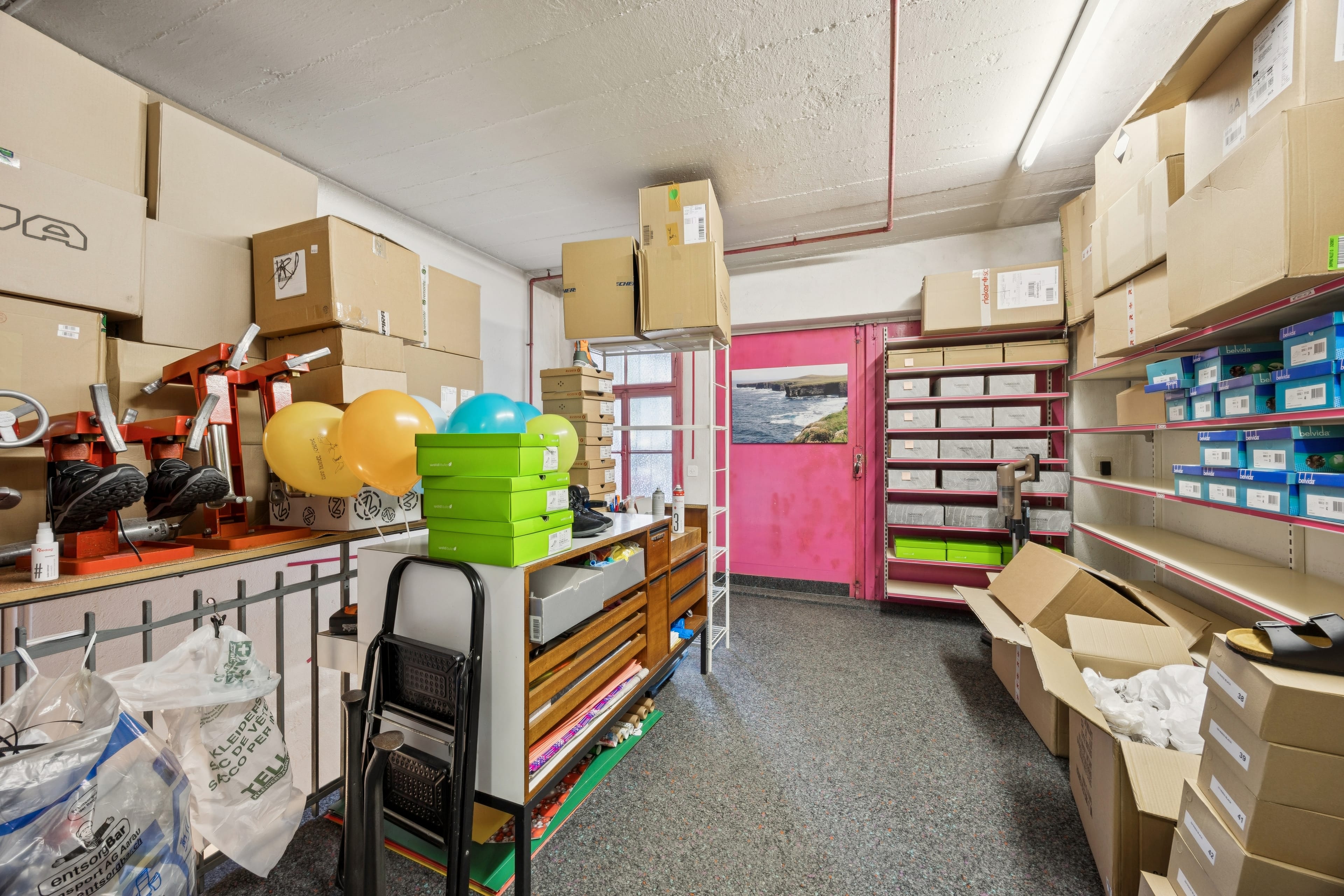 Vielseitiges Wohn- und Geschäftshaus - Oberentfelden, 10 Zimmer - 49