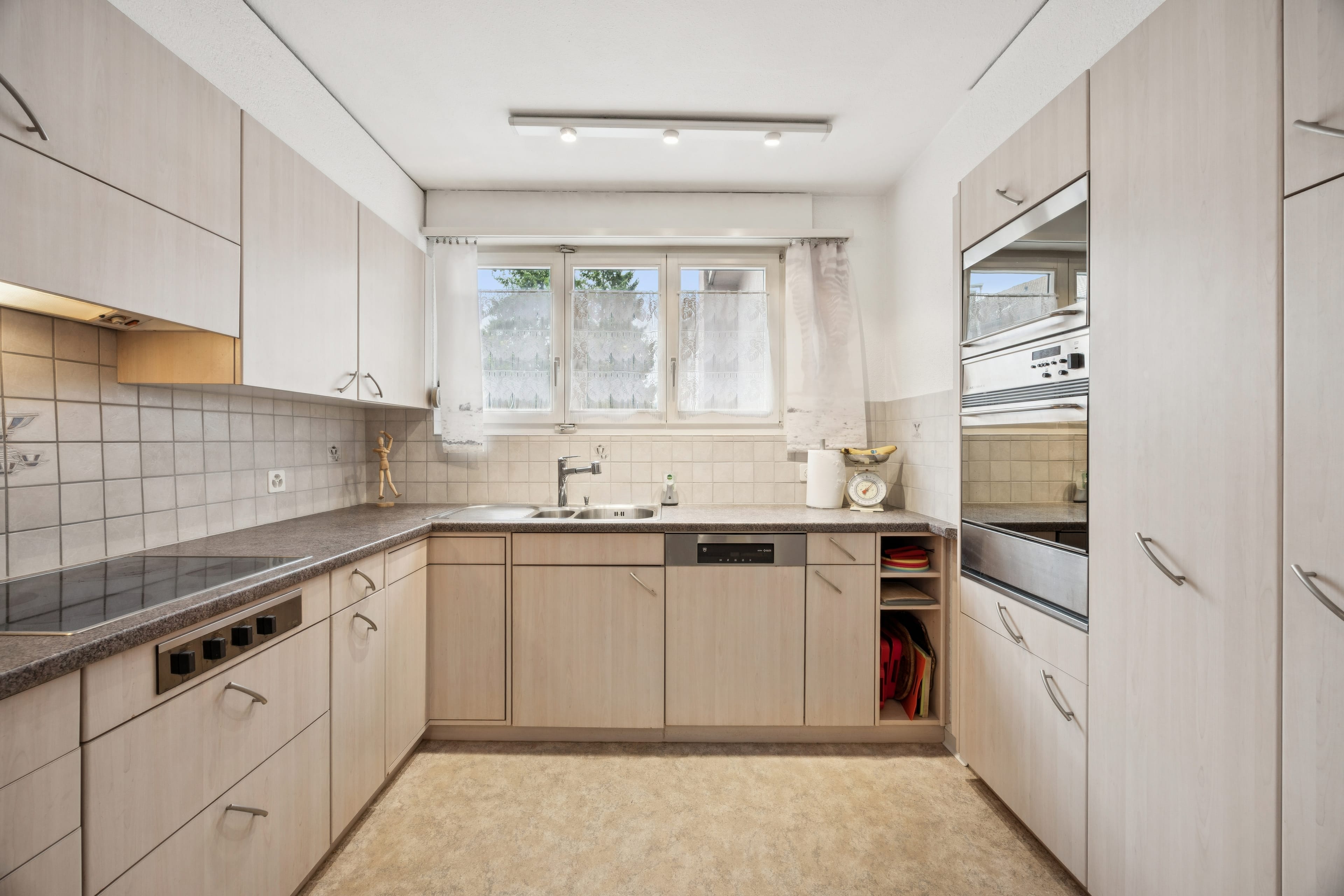 Vielseitiges Wohn- und Geschäftshaus - Oberentfelden, 10 Zimmer - 7
