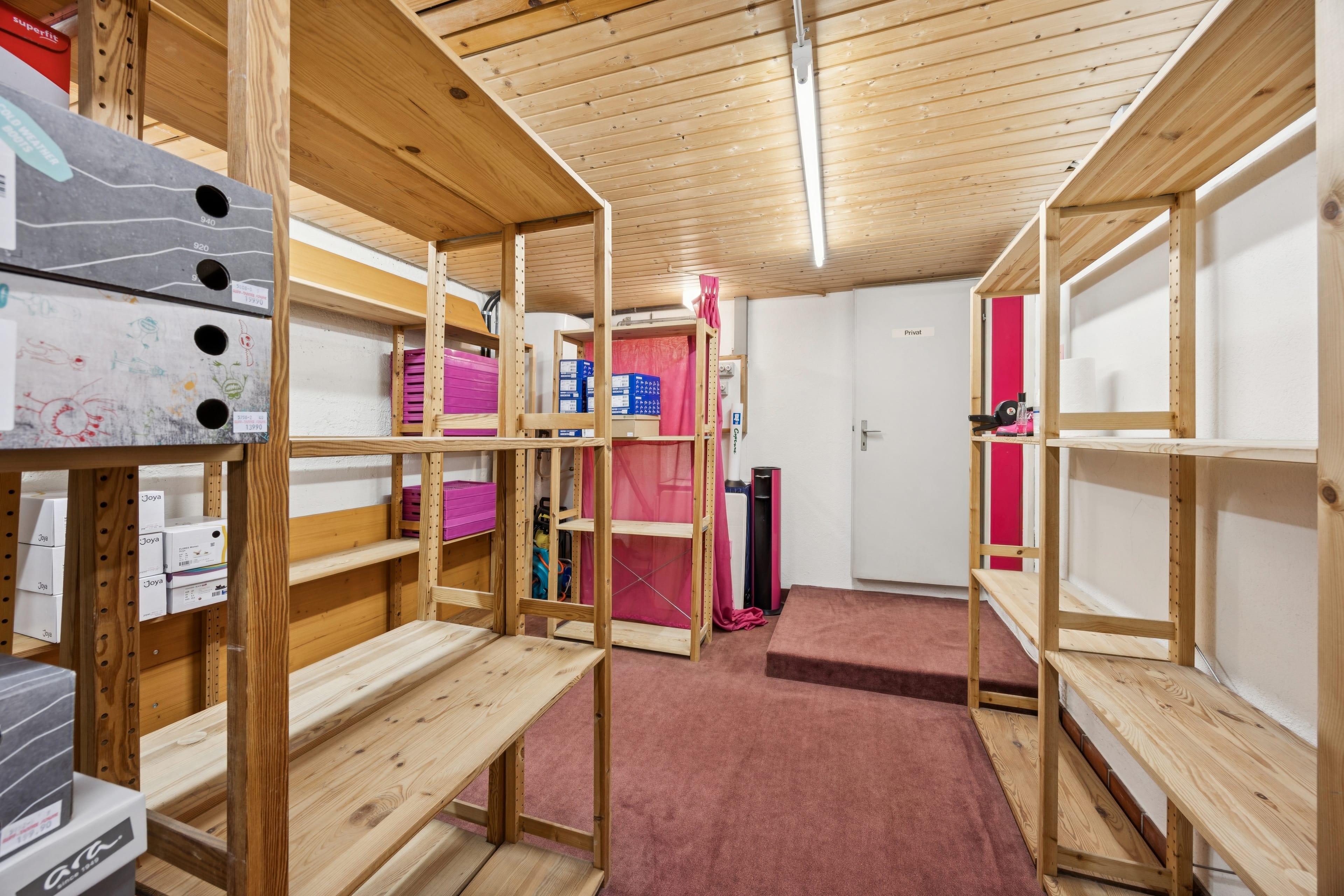 Vielseitiges Wohn- und Geschäftshaus - Oberentfelden, 10 Zimmer - 48