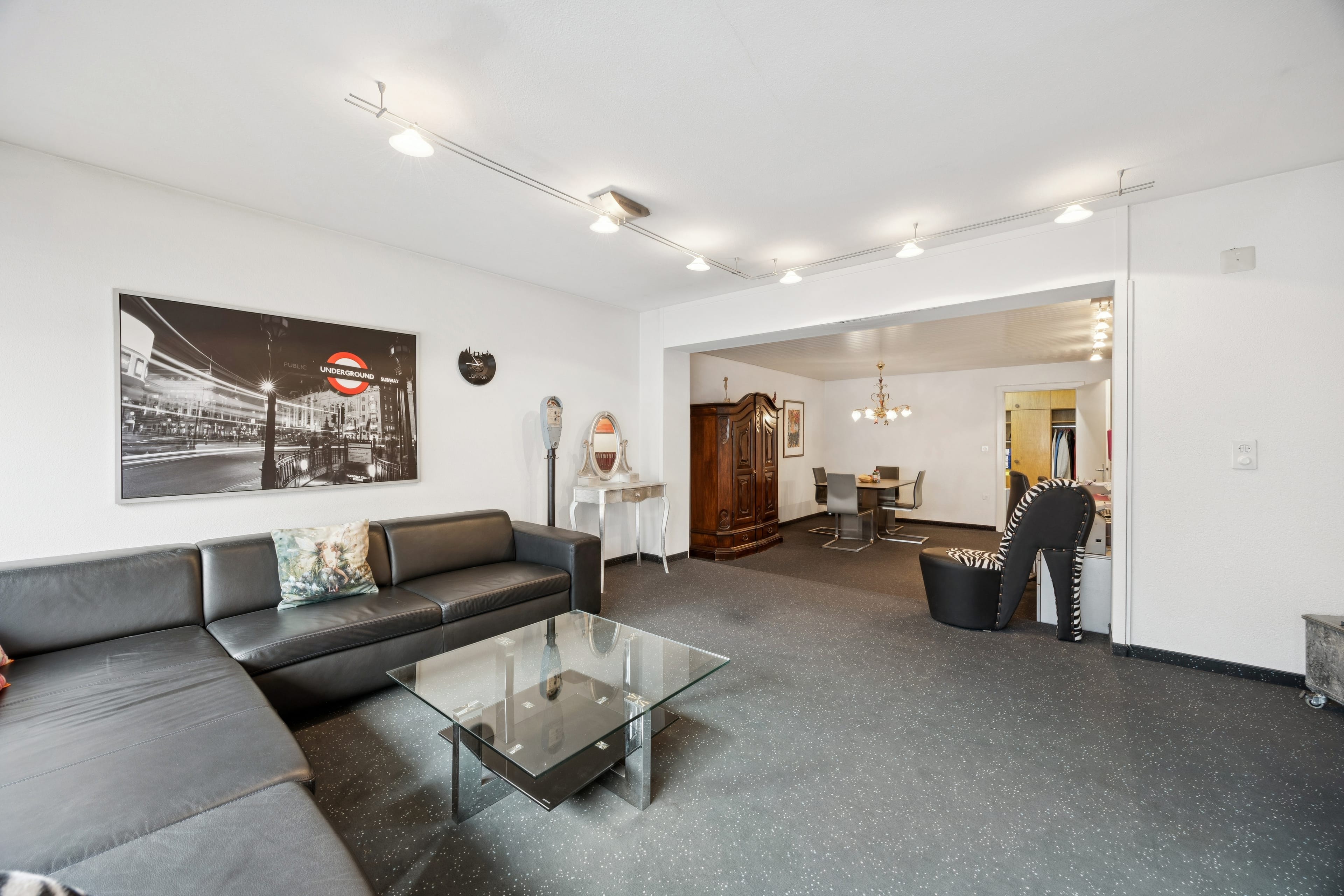 Vielseitiges Wohn- und Geschäftshaus - Oberentfelden, 10 Zimmer - 16