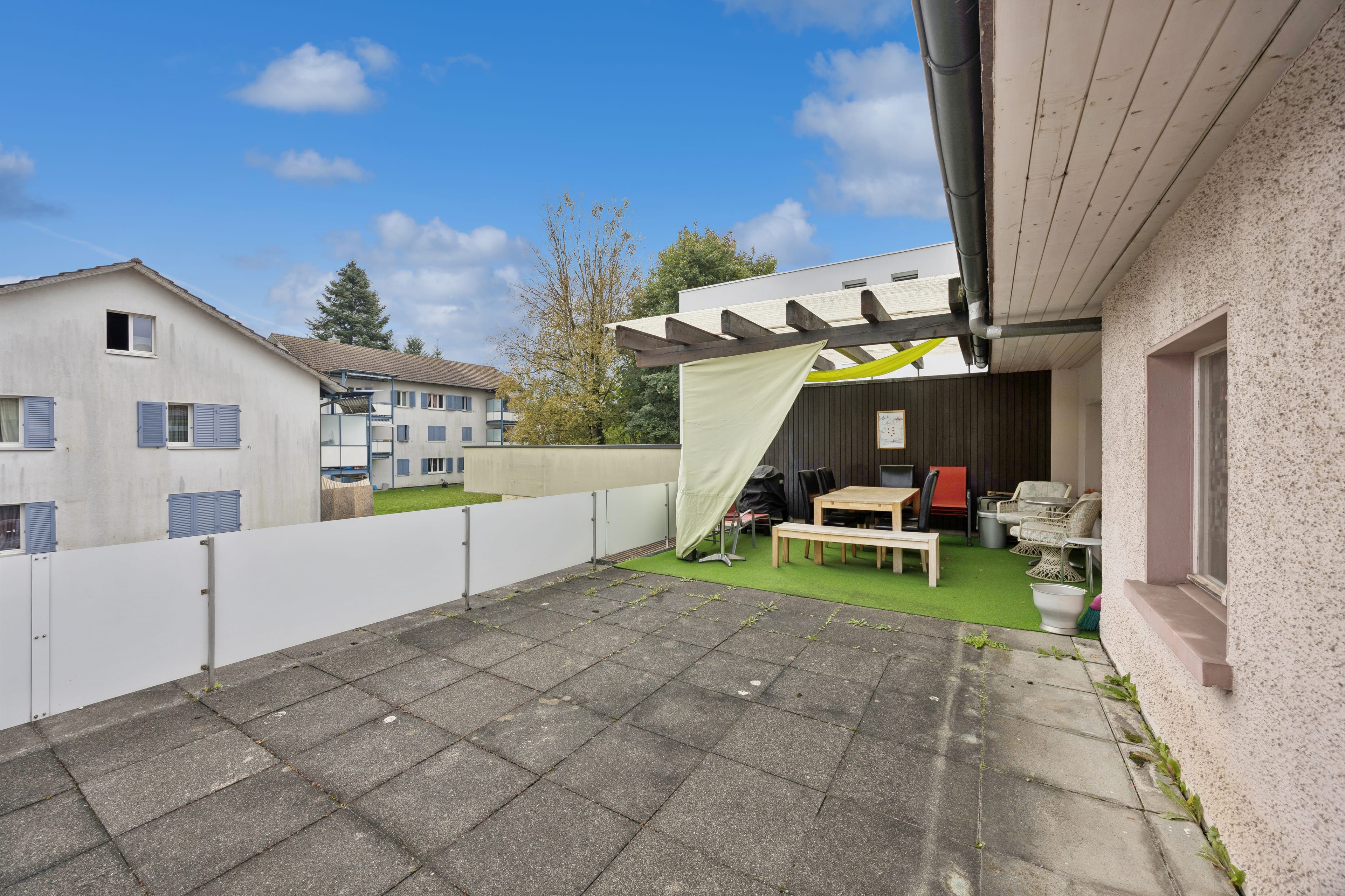 Vielseitiges Wohn- und Geschäftshaus - Oberentfelden, 10 Zimmer - 12
