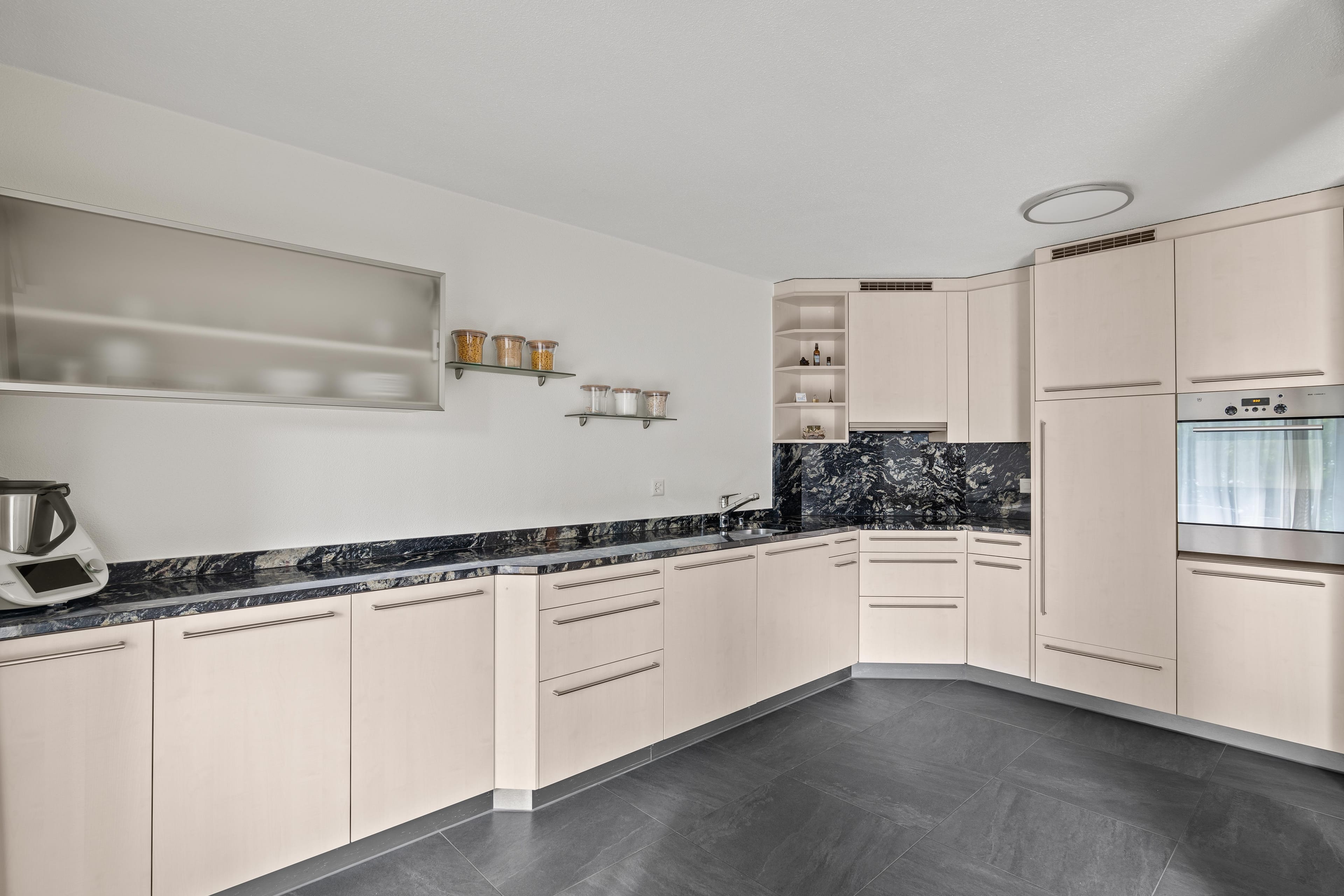 4,5 Zimmer Parterrewohnung - Bild 3