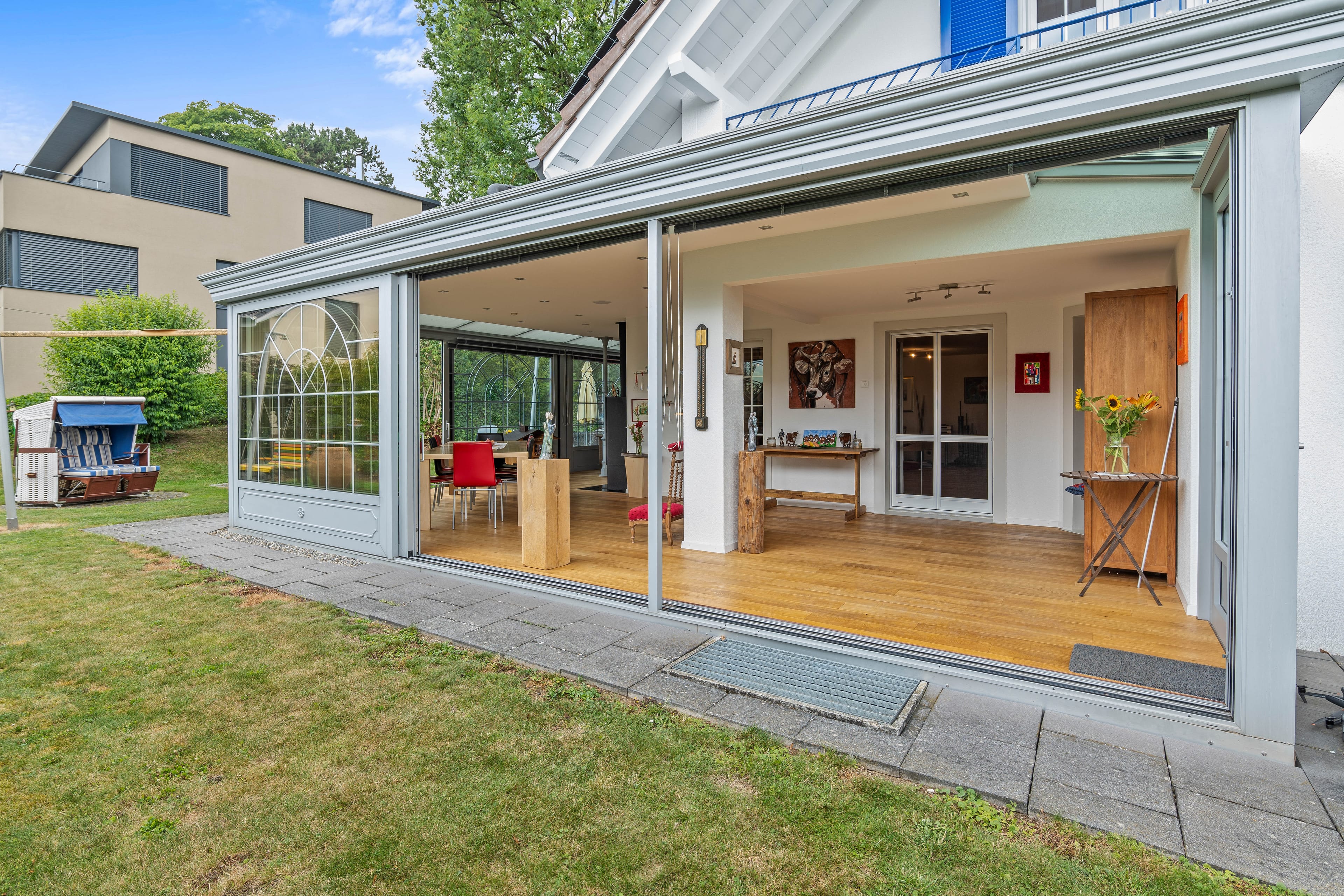 Exklusives 7.5-Zimmer-Einfamilienhaus mit Wintergarten und Solaranlage - 4