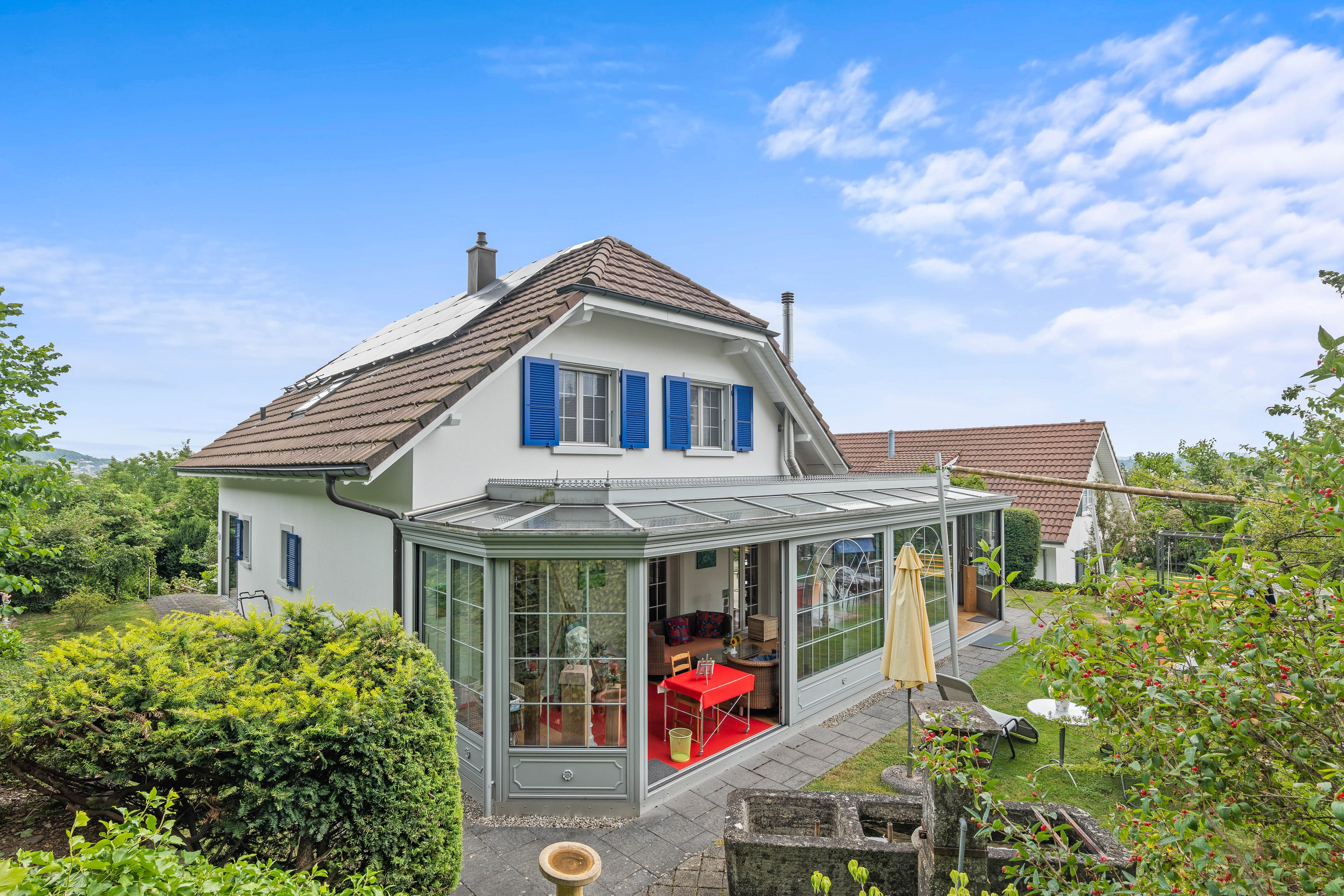 Exklusives 7.5-Zimmer-Einfamilienhaus mit Wintergarten und Solaranlage