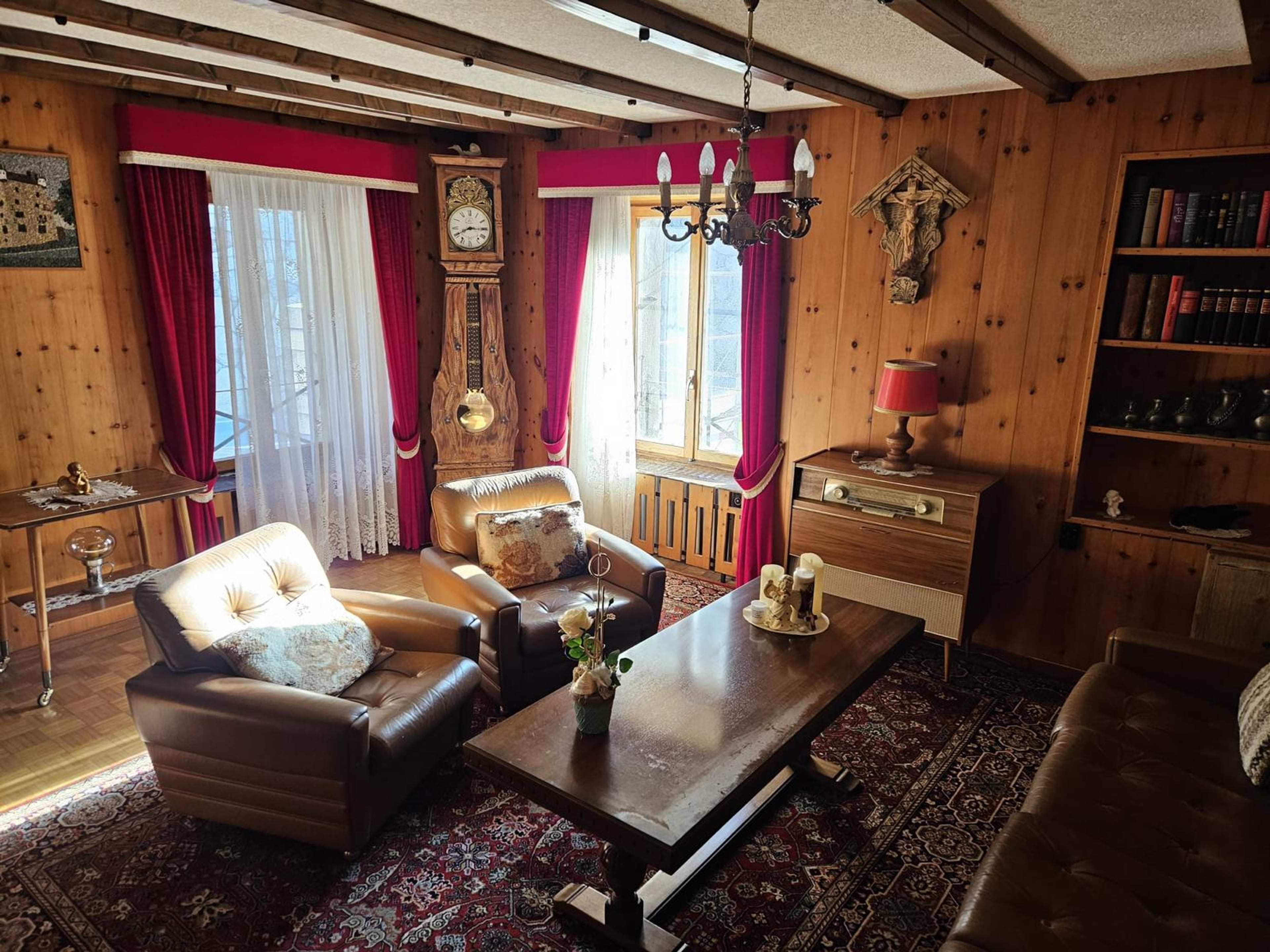 2/3 eines sanierungsbedürftigen Hauses im Wallis - 11
