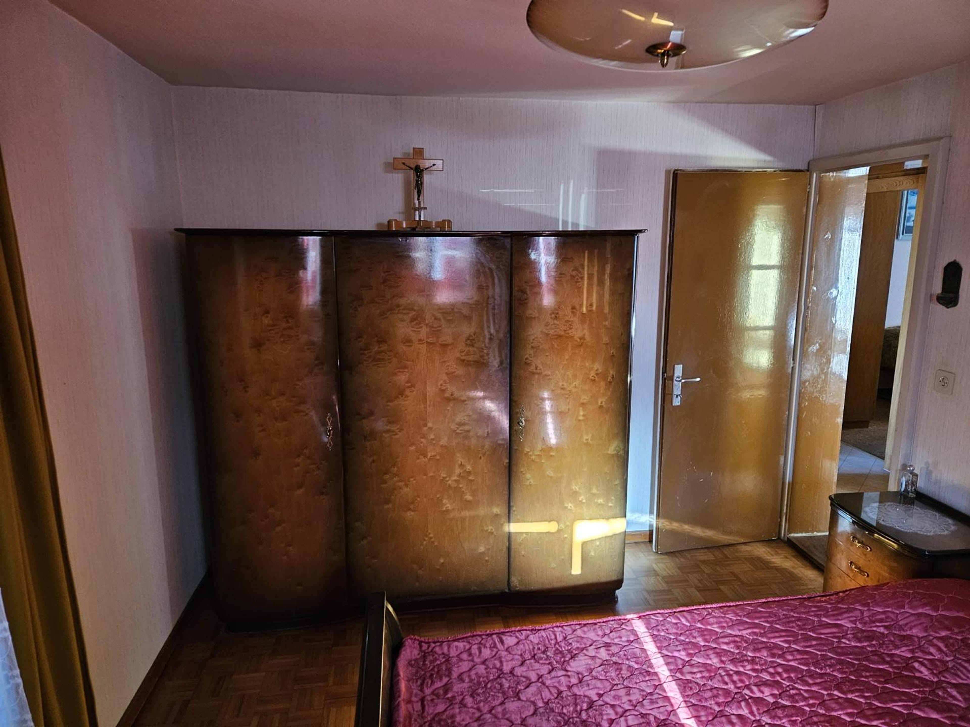2/3 eines sanierungsbedürftigen Hauses im Wallis - 9