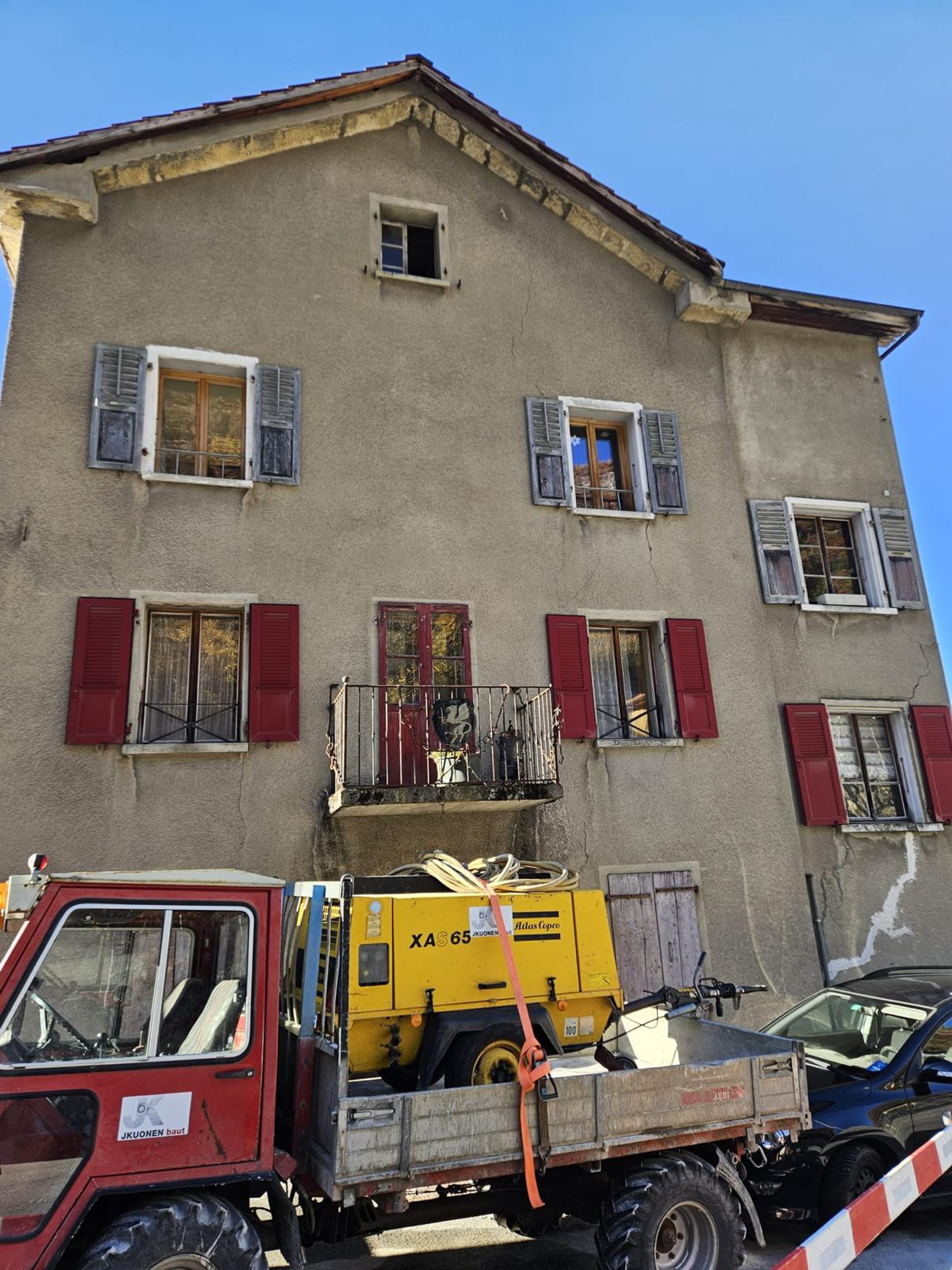 2/3 eines sanierungsbedürftigen Hauses im Wallis - 8