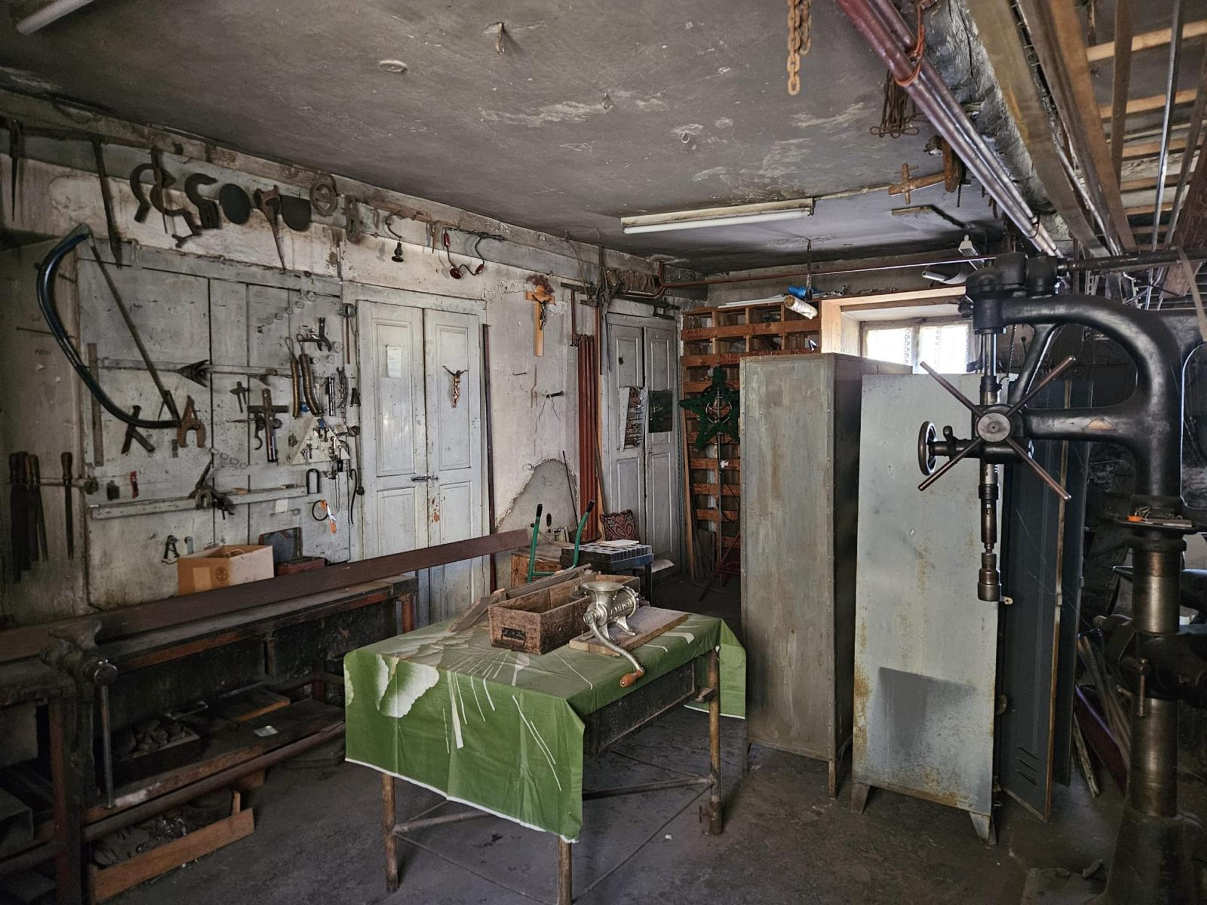 2/3 eines sanierungsbedürftigen Hauses im Wallis - 24
