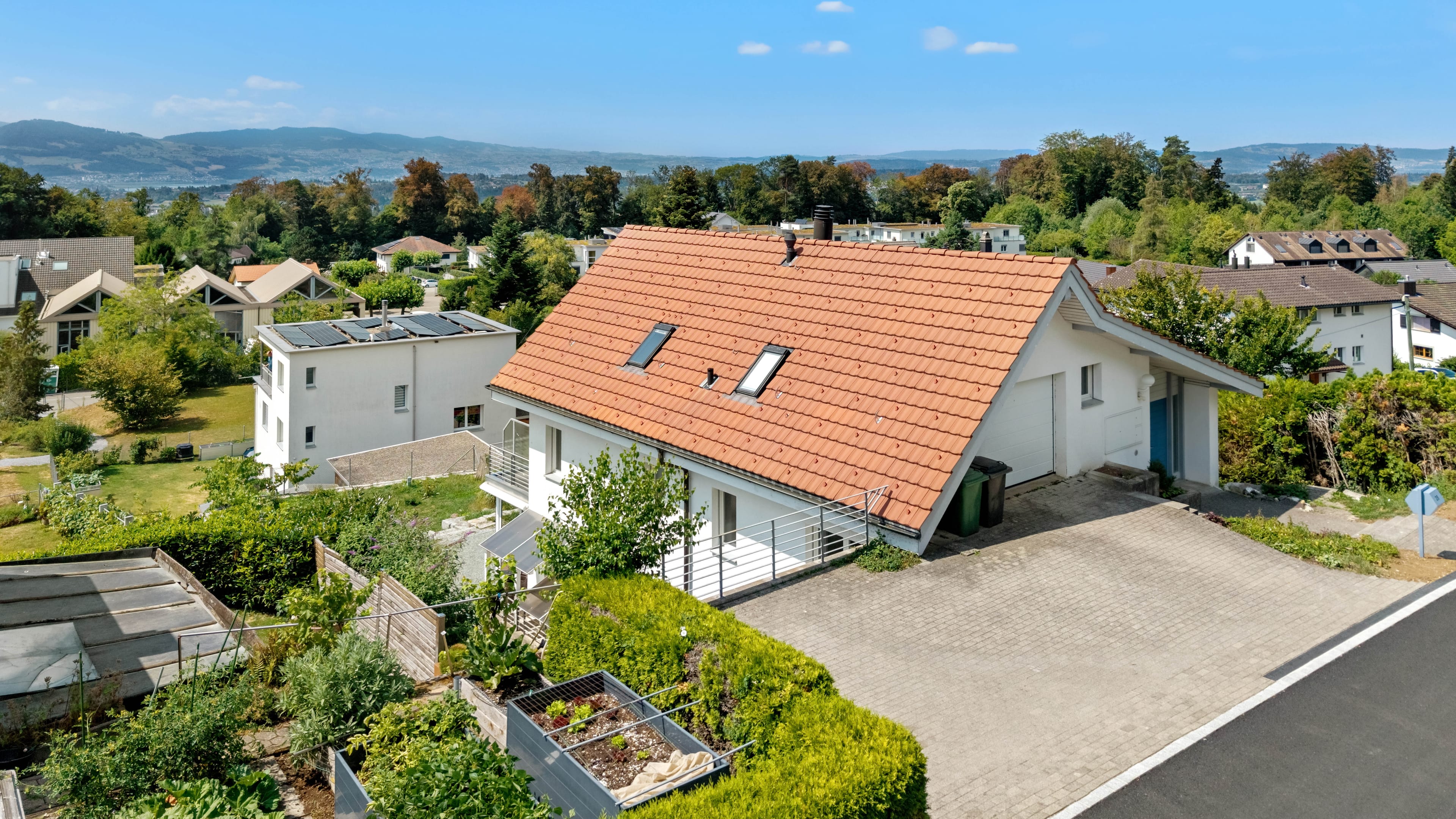 7-Zimmer-Einfamilienhaus mit Einliegerwohnung in Dürnten kaufen - Bild 3