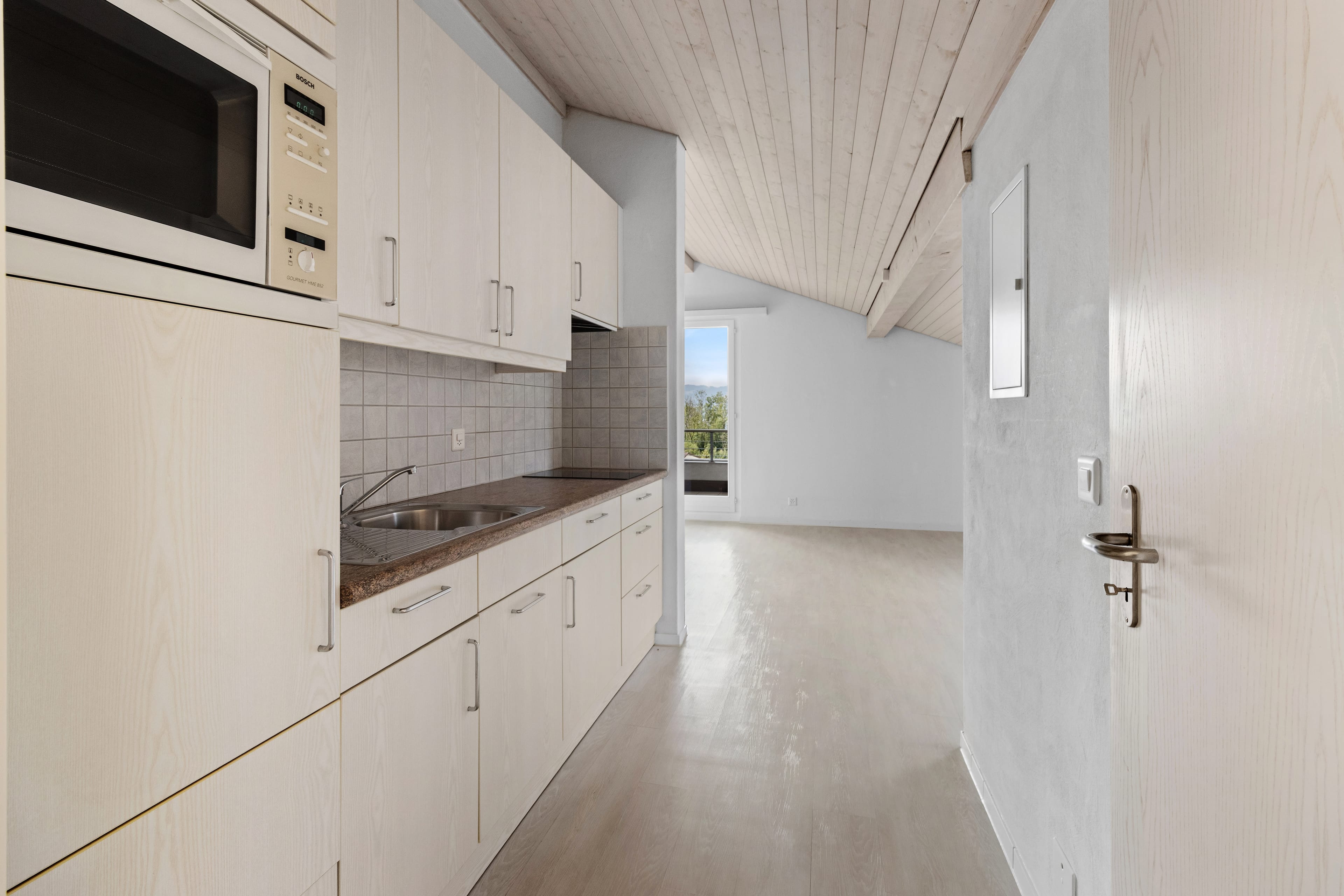 7-Zimmer-Einfamilienhaus mit Einliegerwohnung in Dürnten kaufen - Bild 6