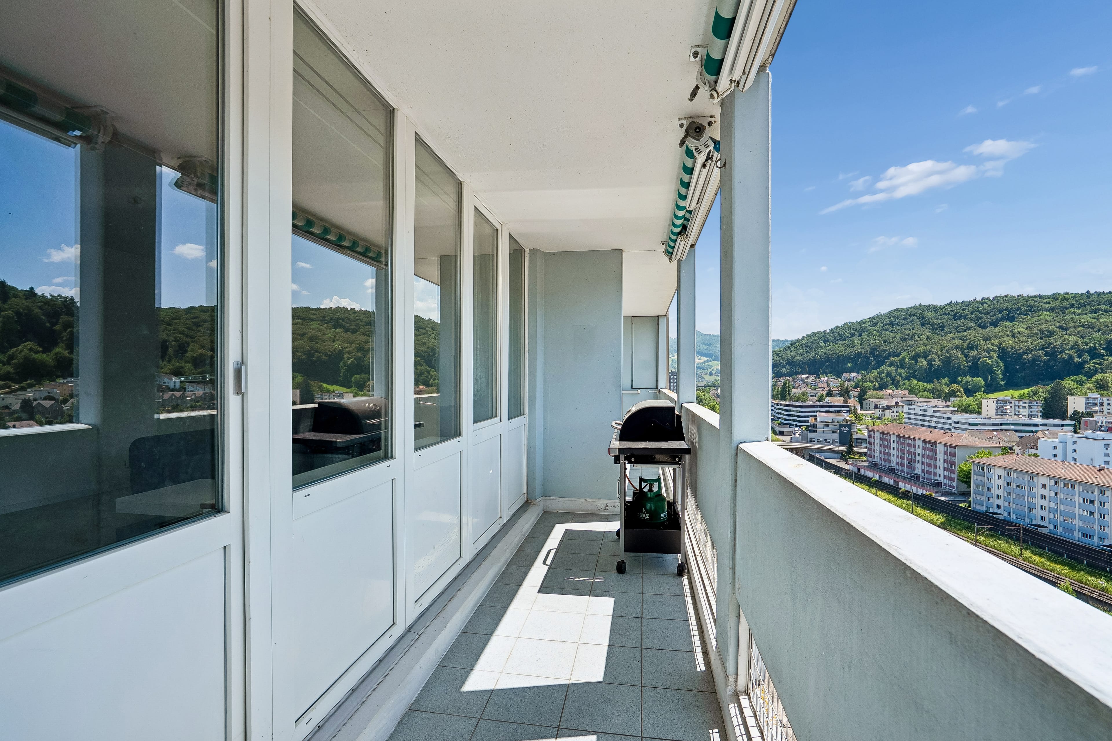 Panoramablick inklusive – Exklusive 2.5-Zimmer-Wohnung in Baden - 11