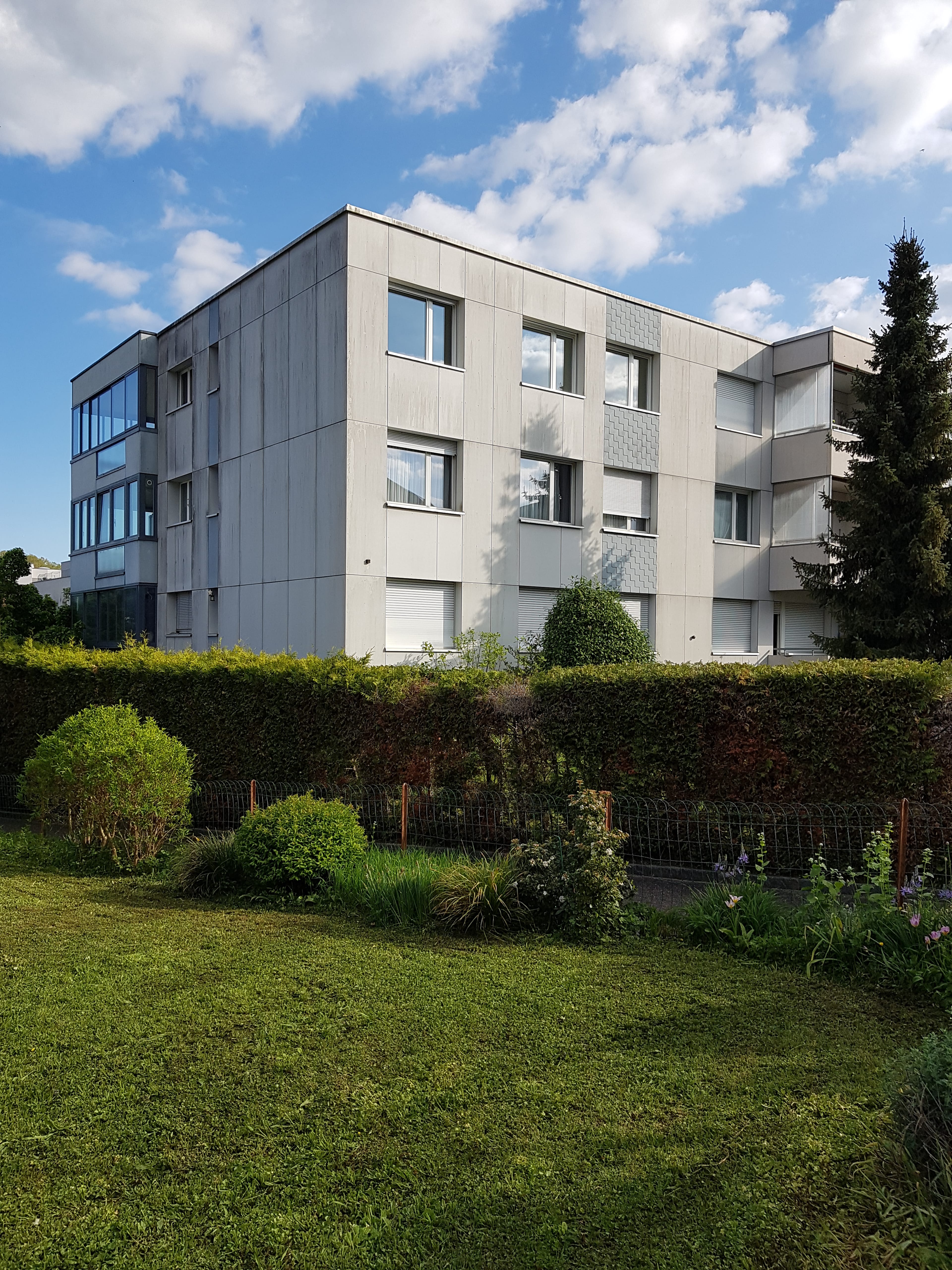 Helle 4-Zimmer-Wohnung mit grossem Balkon in Oberwil kaufen - Bild 2