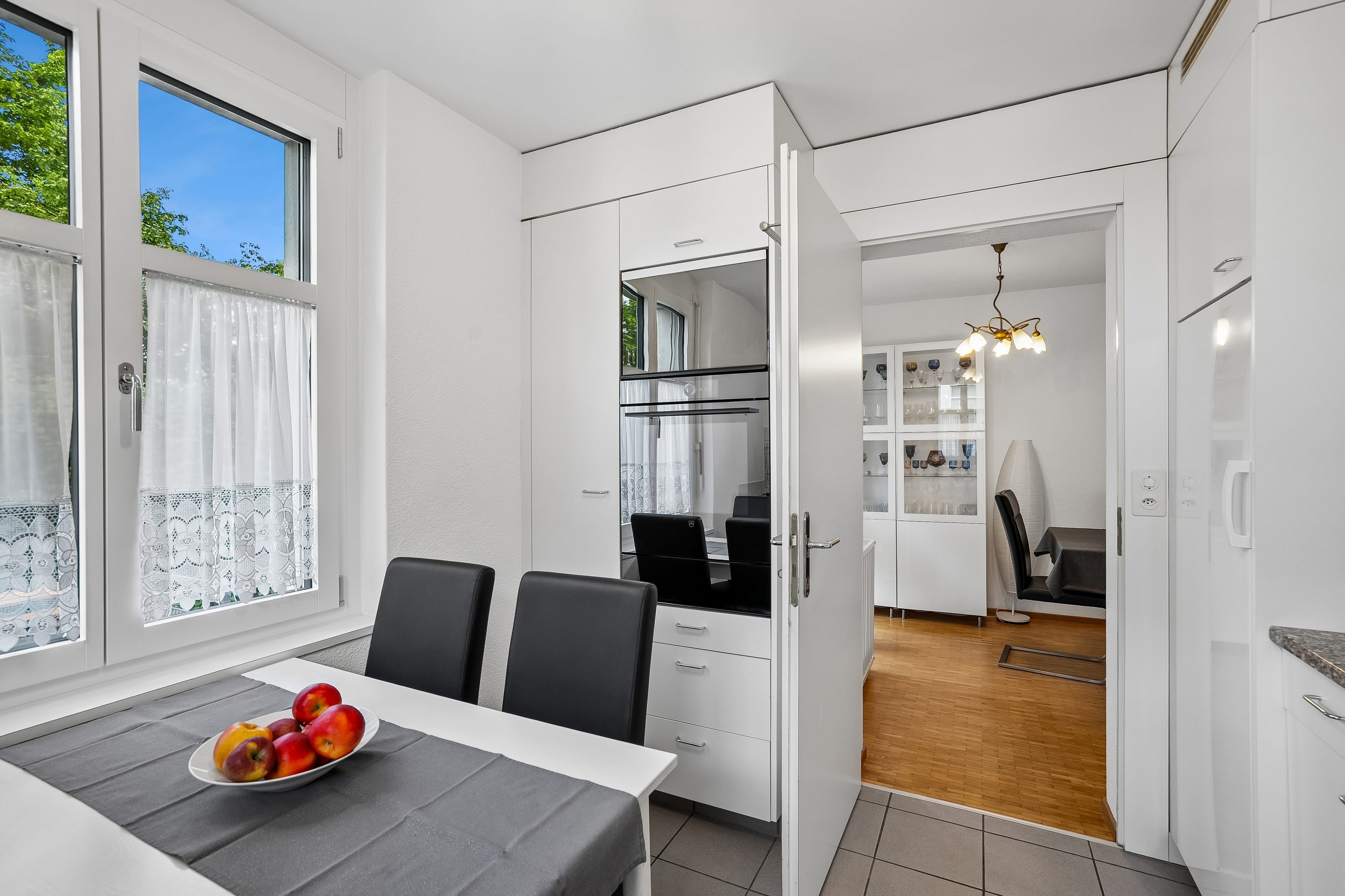 Gartenwohnung mit Einfamilienhausgefühl – 260 m² Privatgarten - Bild 6