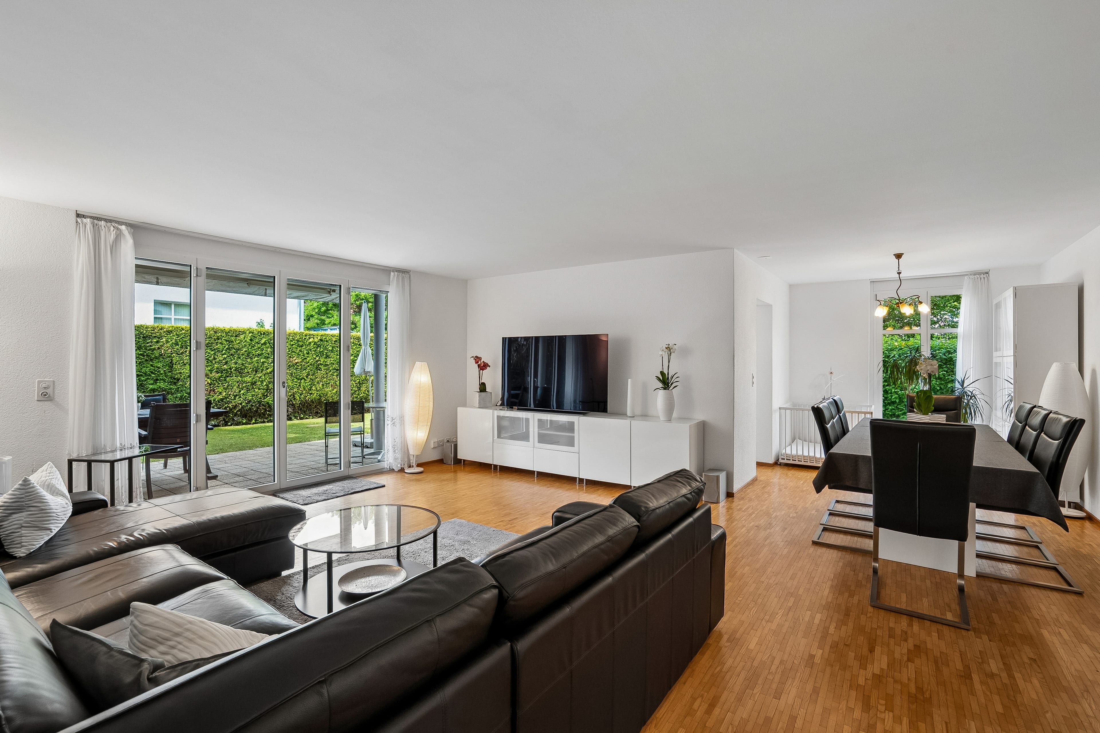 Gartenwohnung mit Einfamilienhausgefühl – 260 m² Privatgarten - Bild 3