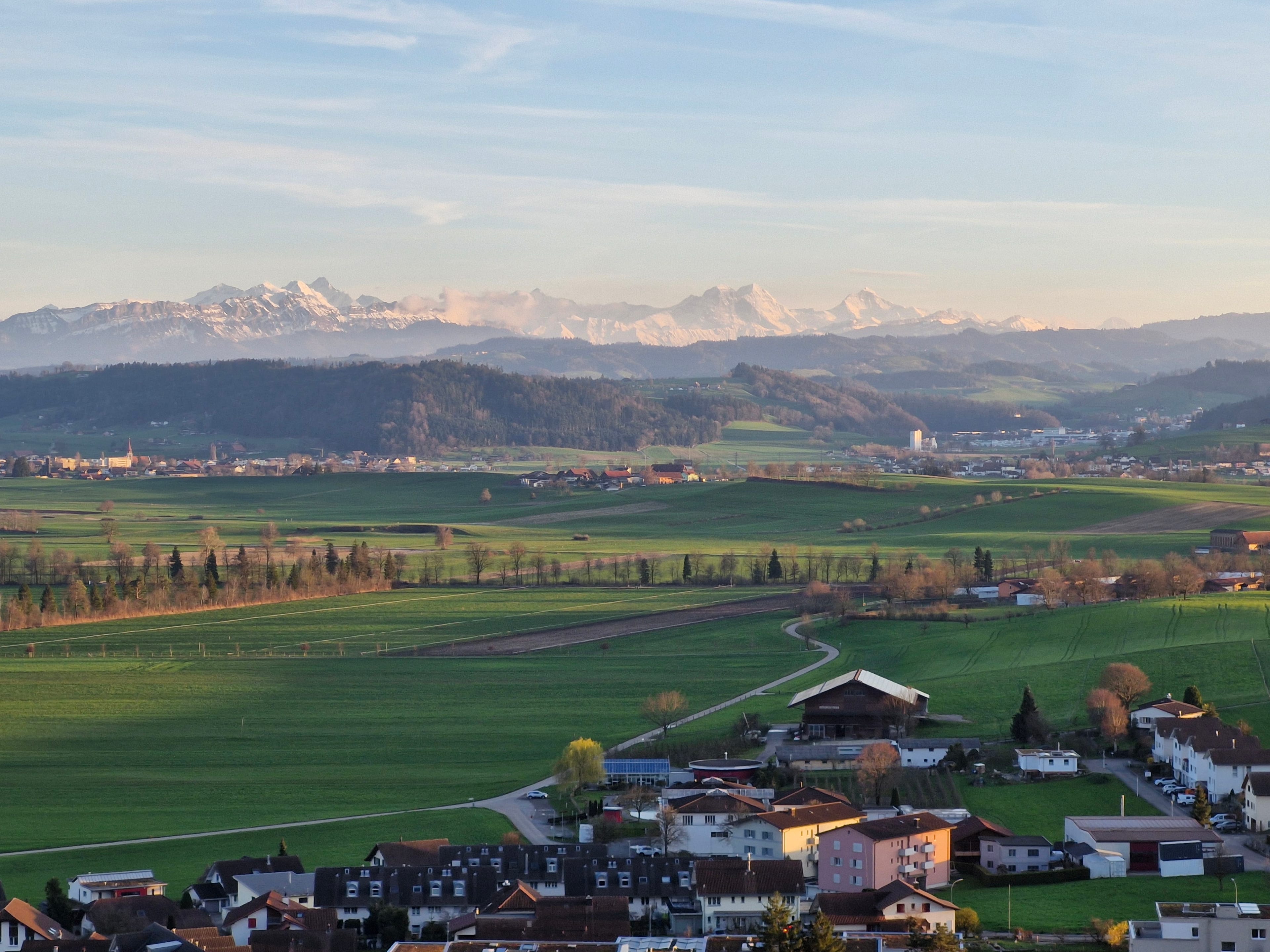 Weitblick von der grosszügigen Terrasse geniessen! - 26