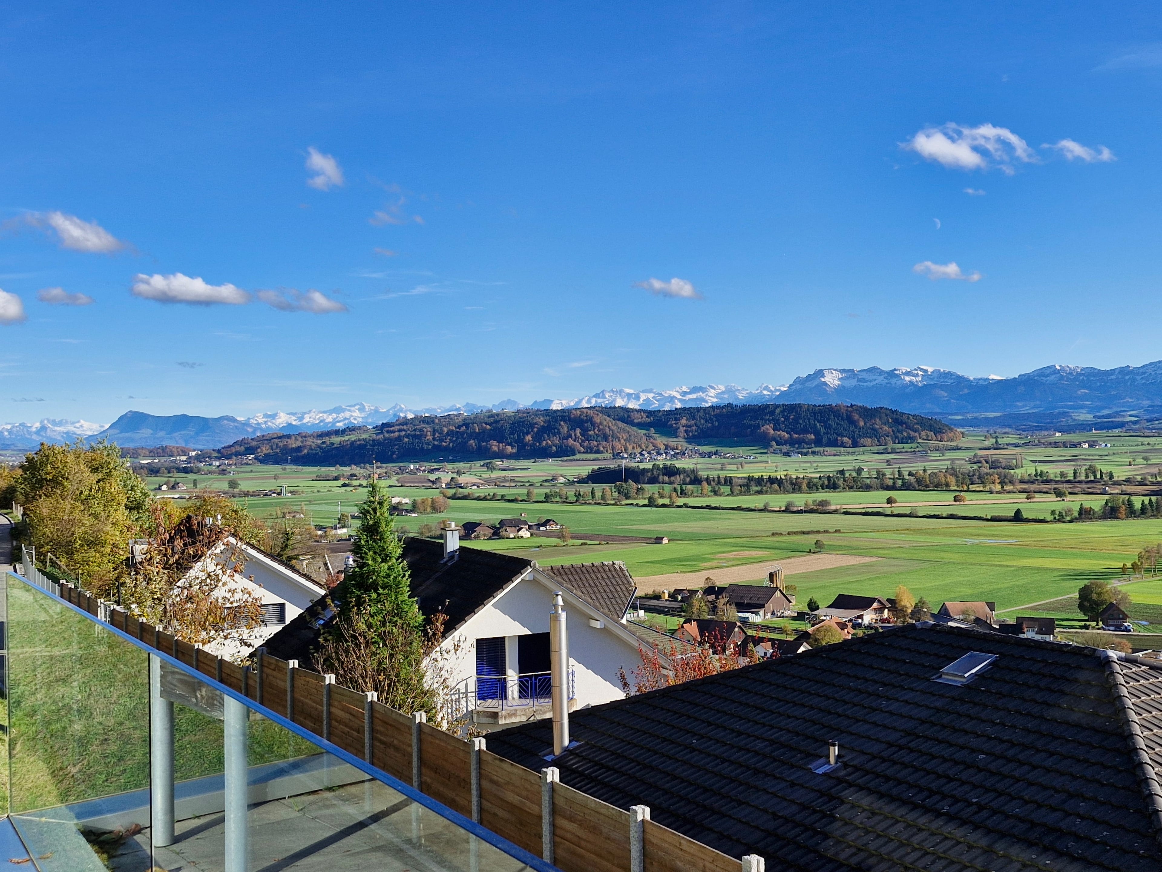 Weitblick von der grosszügigen Terrasse geniessen! - 28