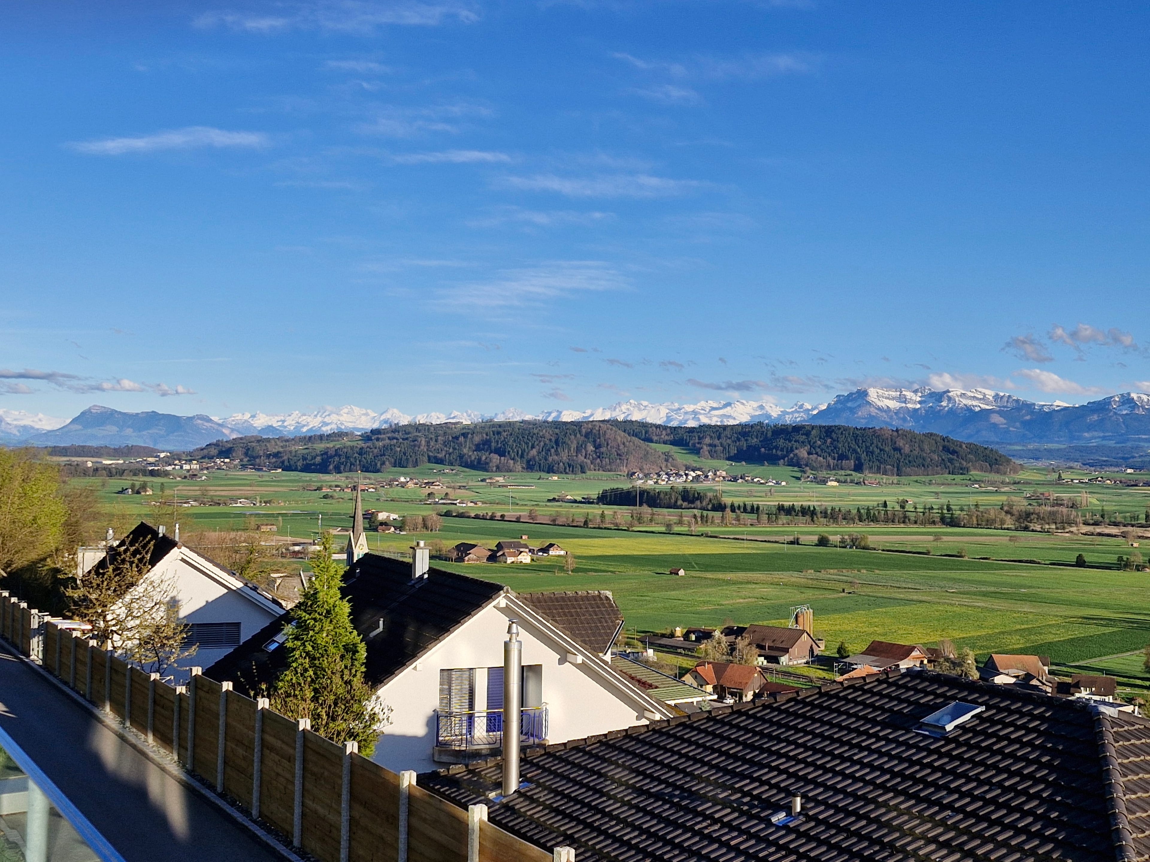 Weitblick von der grosszügigen Terrasse geniessen! - 27
