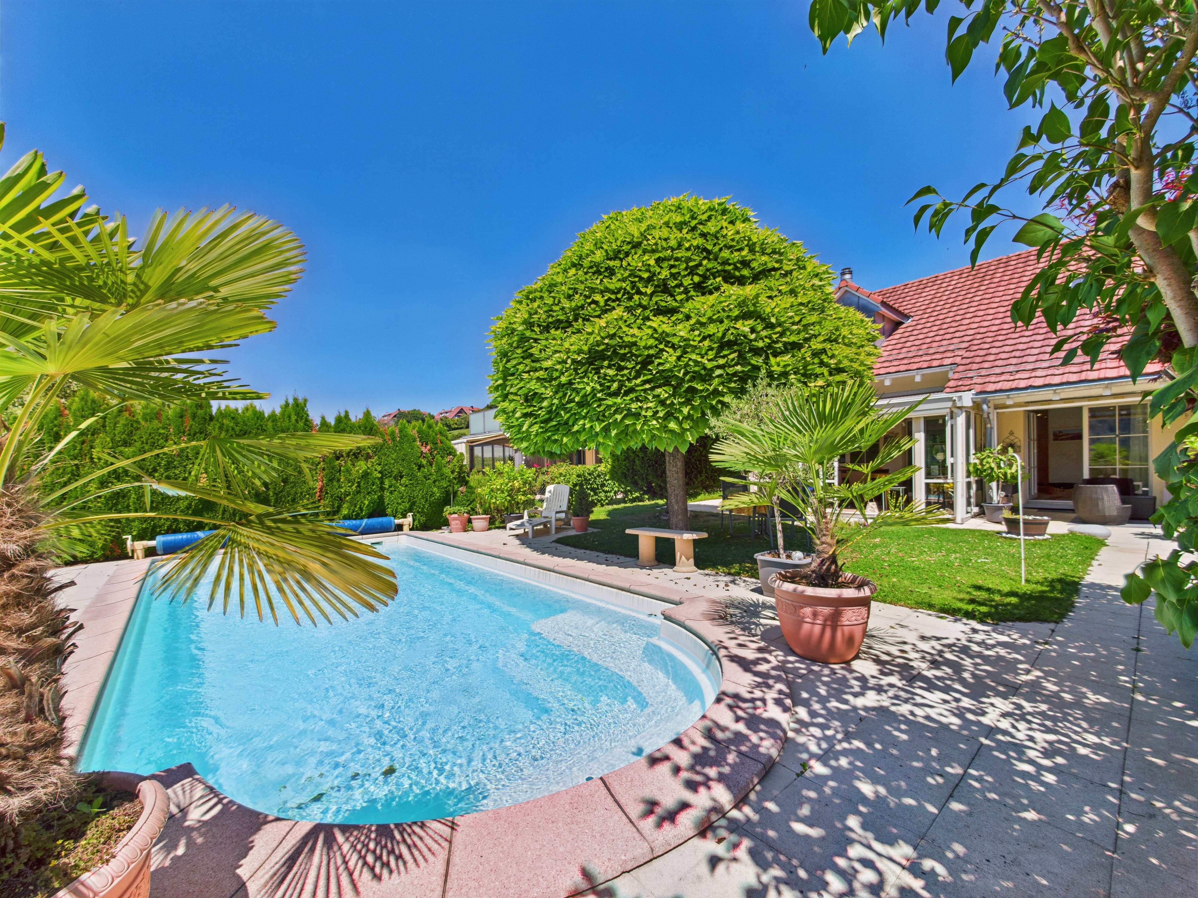 Wohntraum für Familien – 5.5 Zimmer, Pool, Garten & Bergblick - Bild 2