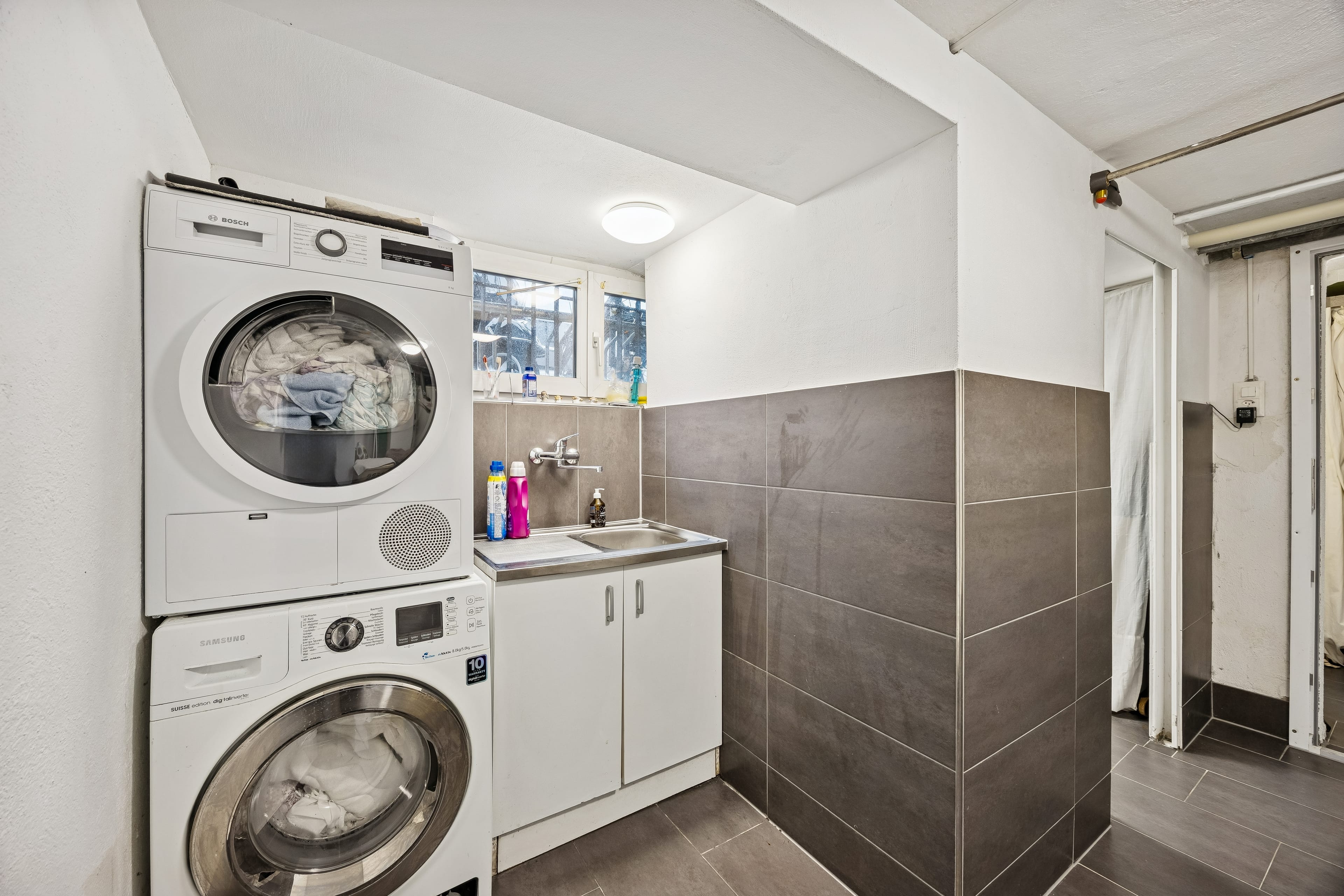 Stilvoll renoviertes 5.5-Zimmer-Reihenhaus mit 166 m² Wohnkomfort und grosser Terrasse - 22