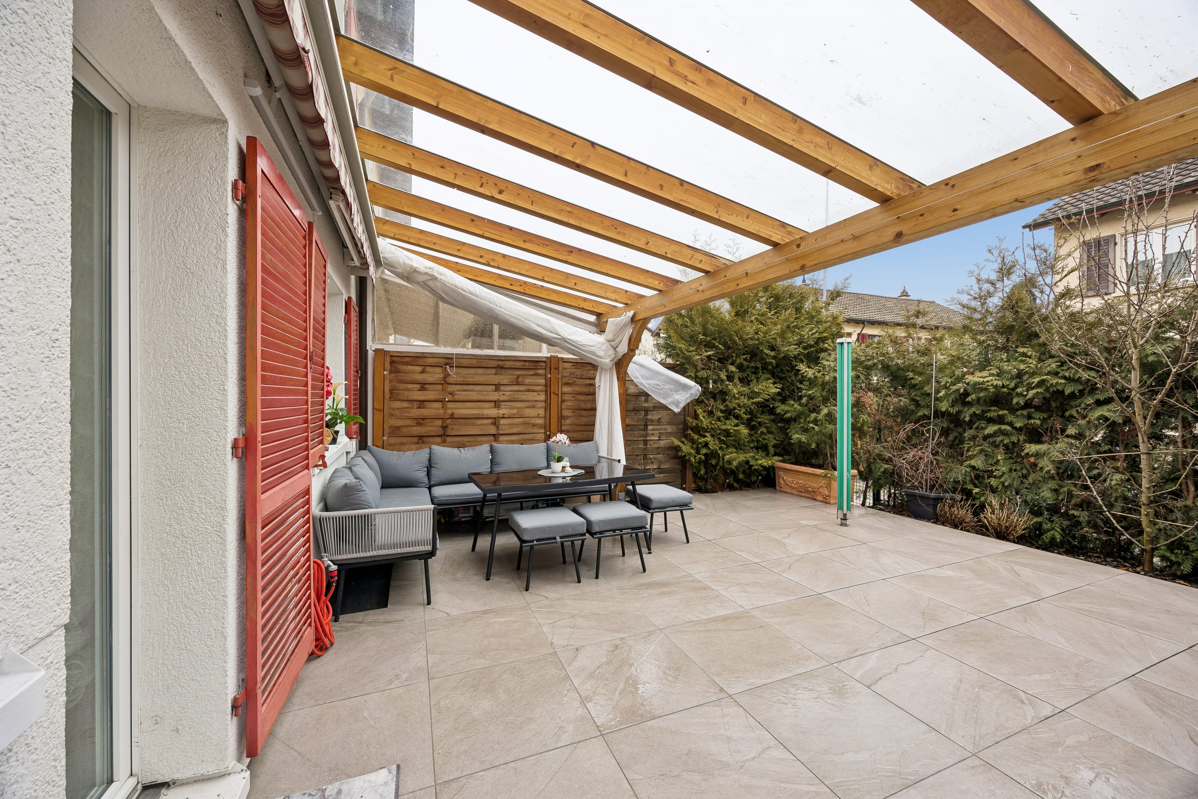 Stilvoll renoviertes 5.5-Zimmer-Reihenhaus mit 166 m² Wohnkomfort und grosser Terrasse - 33