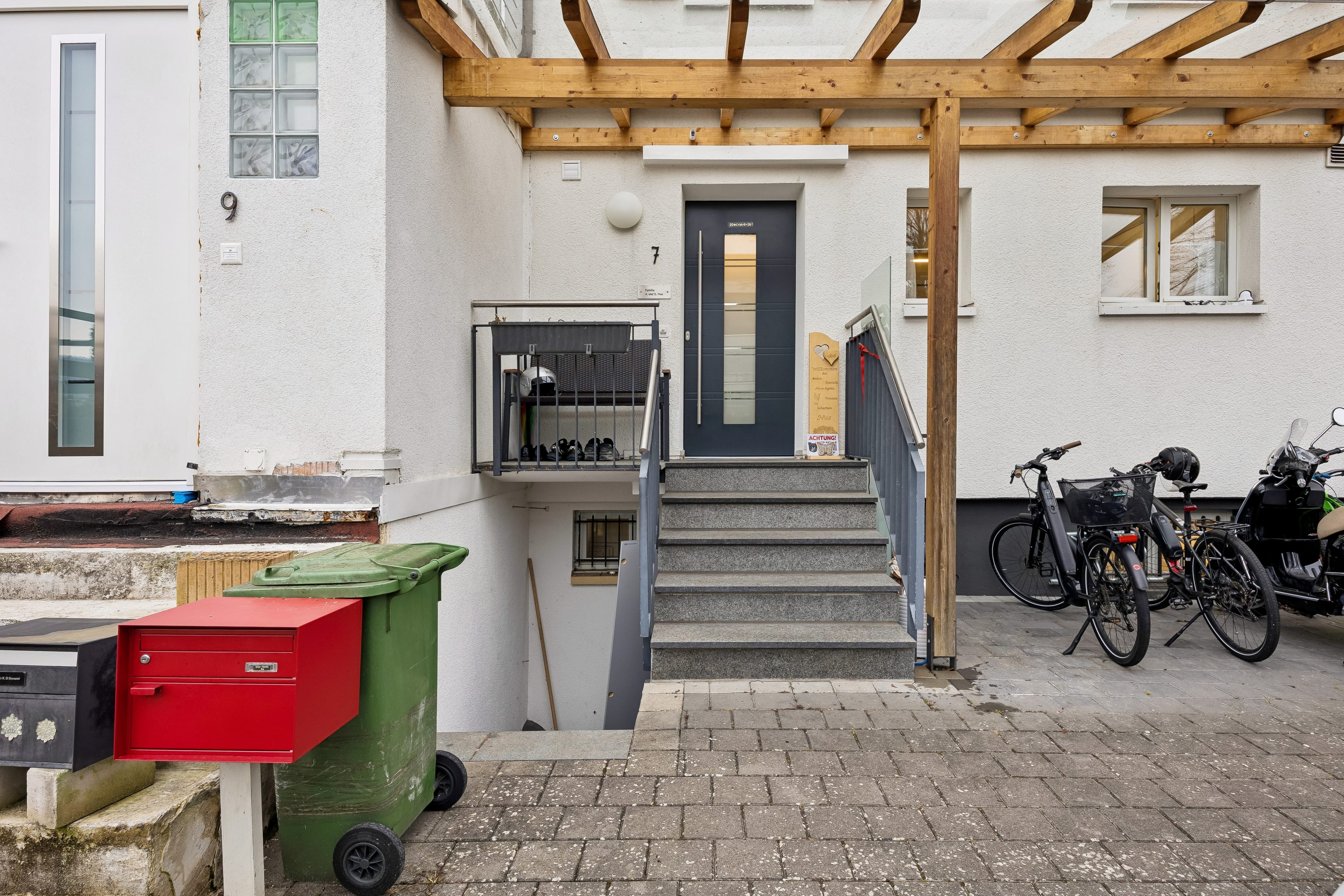 Stilvoll renoviertes 5.5-Zimmer-Reihenhaus mit 166 m² Wohnkomfort und grosser Terrasse - 35