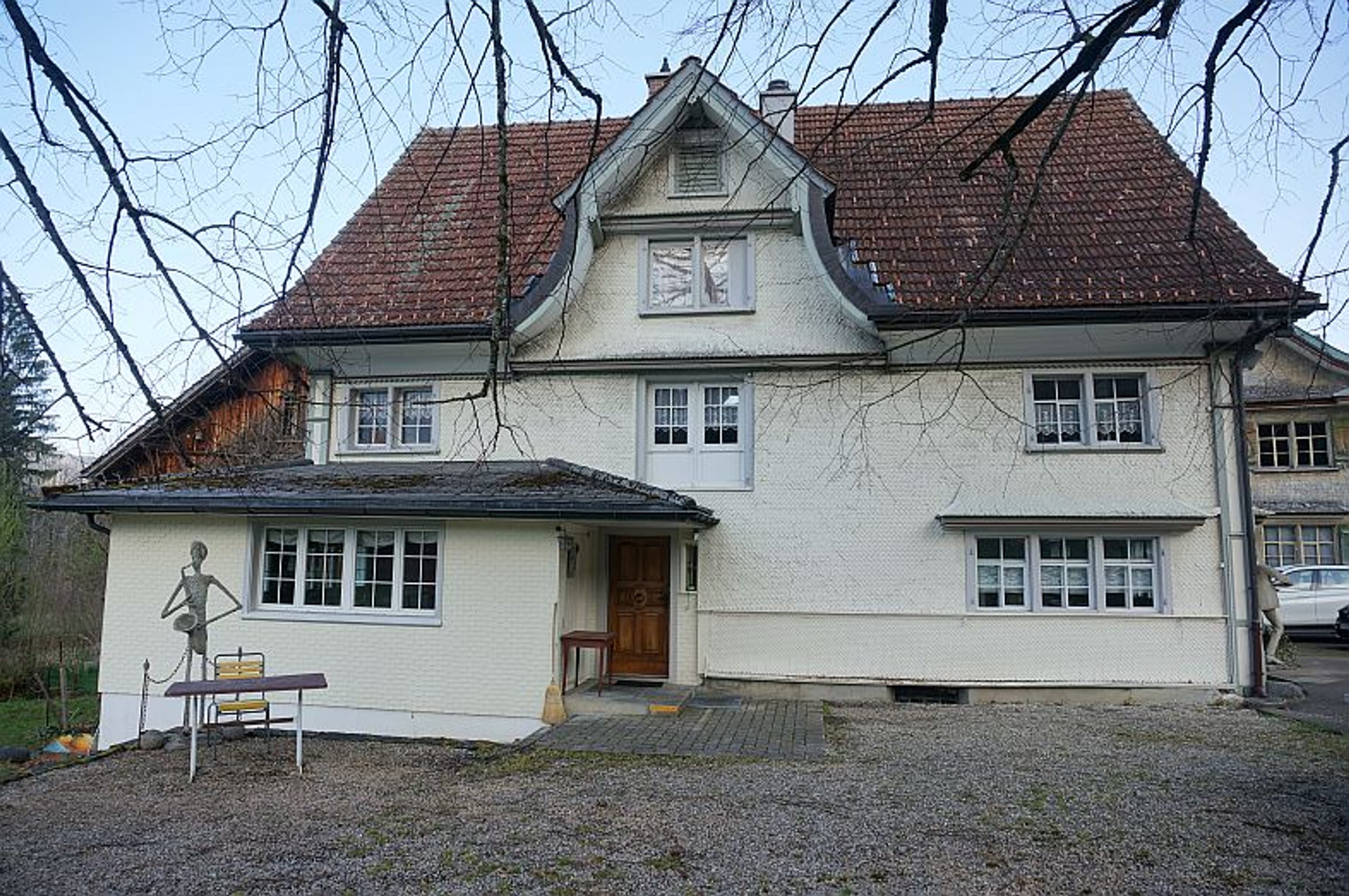 Ensemble mit Gasthaus, 2 Wohnungen & Scheune in Nesslau - kaufen - 12