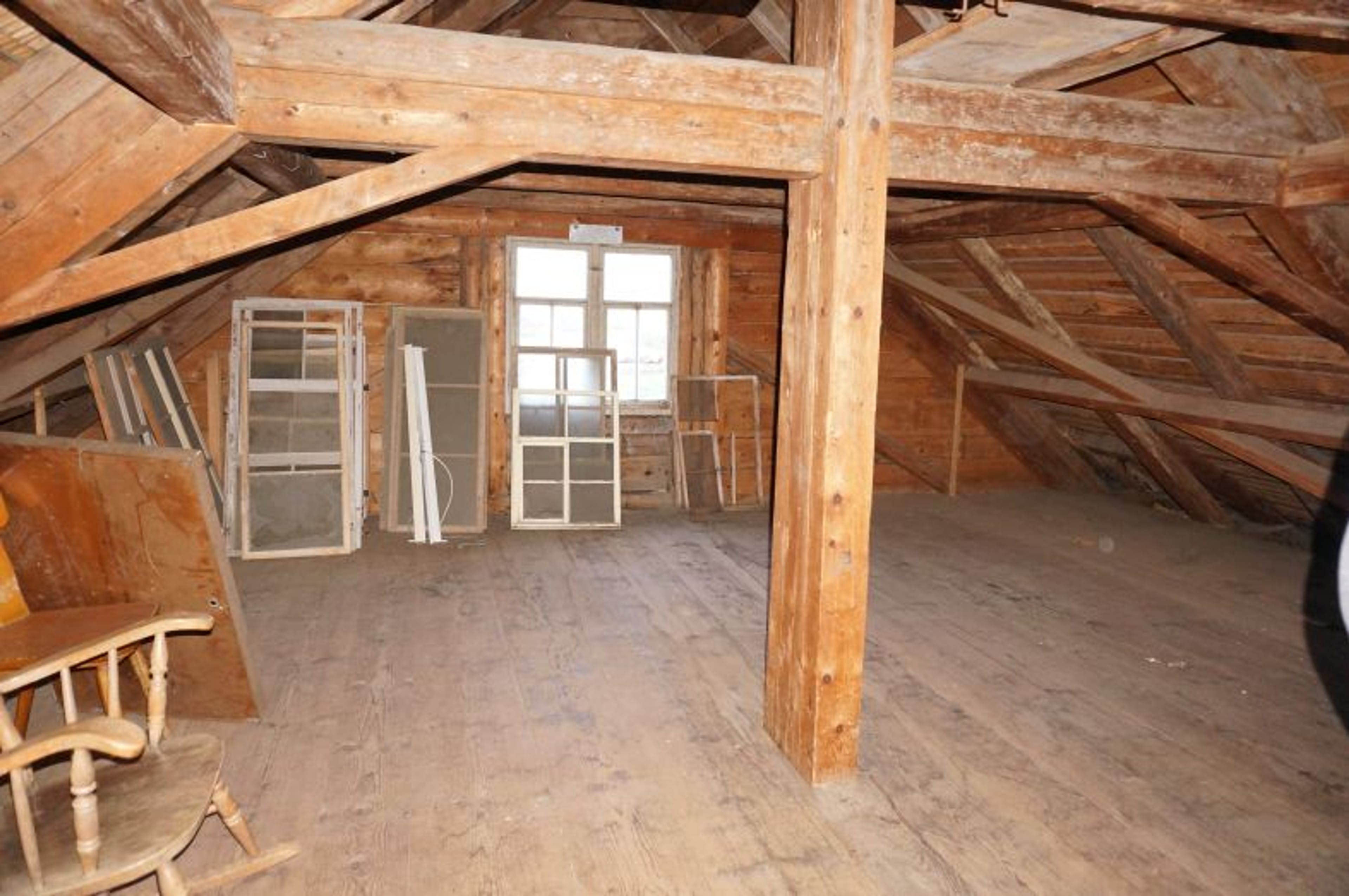 Ensemble mit Gasthaus, 2 Wohnungen & Scheune in Nesslau - kaufen - 24