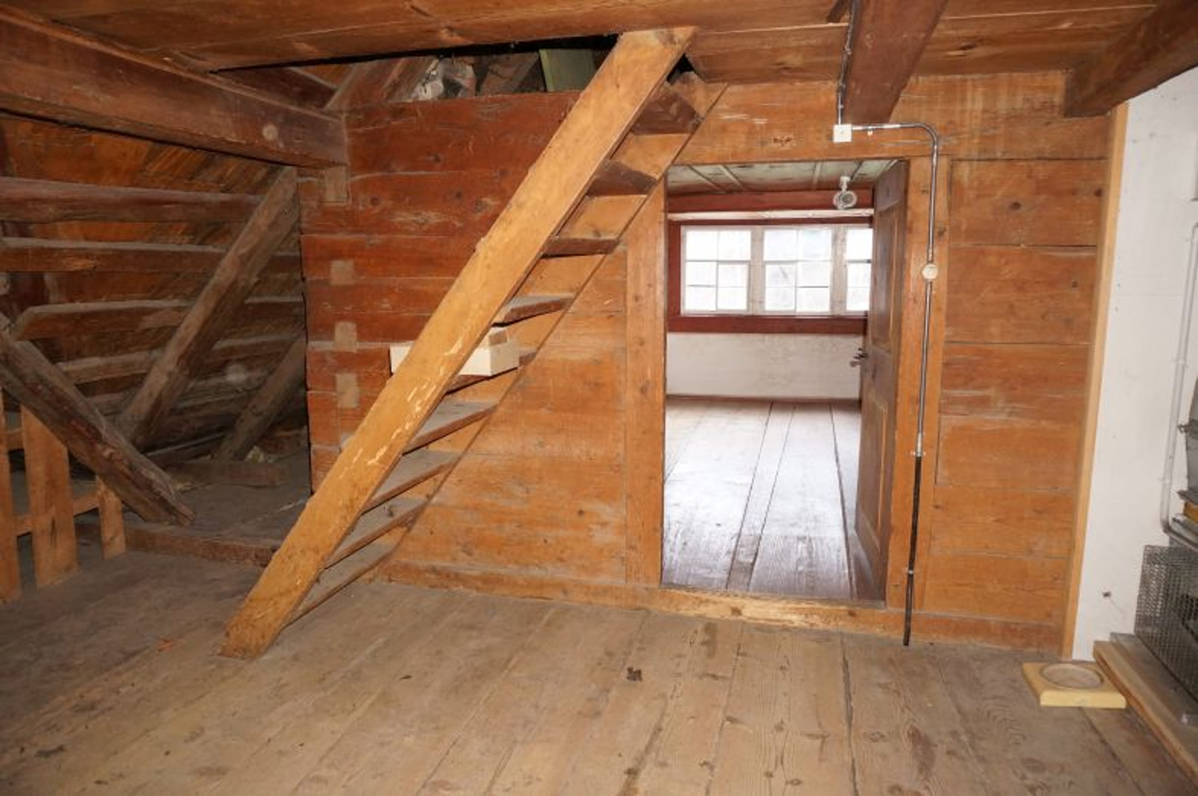 Ensemble mit Gasthaus, 2 Wohnungen & Scheune in Nesslau - kaufen - 39