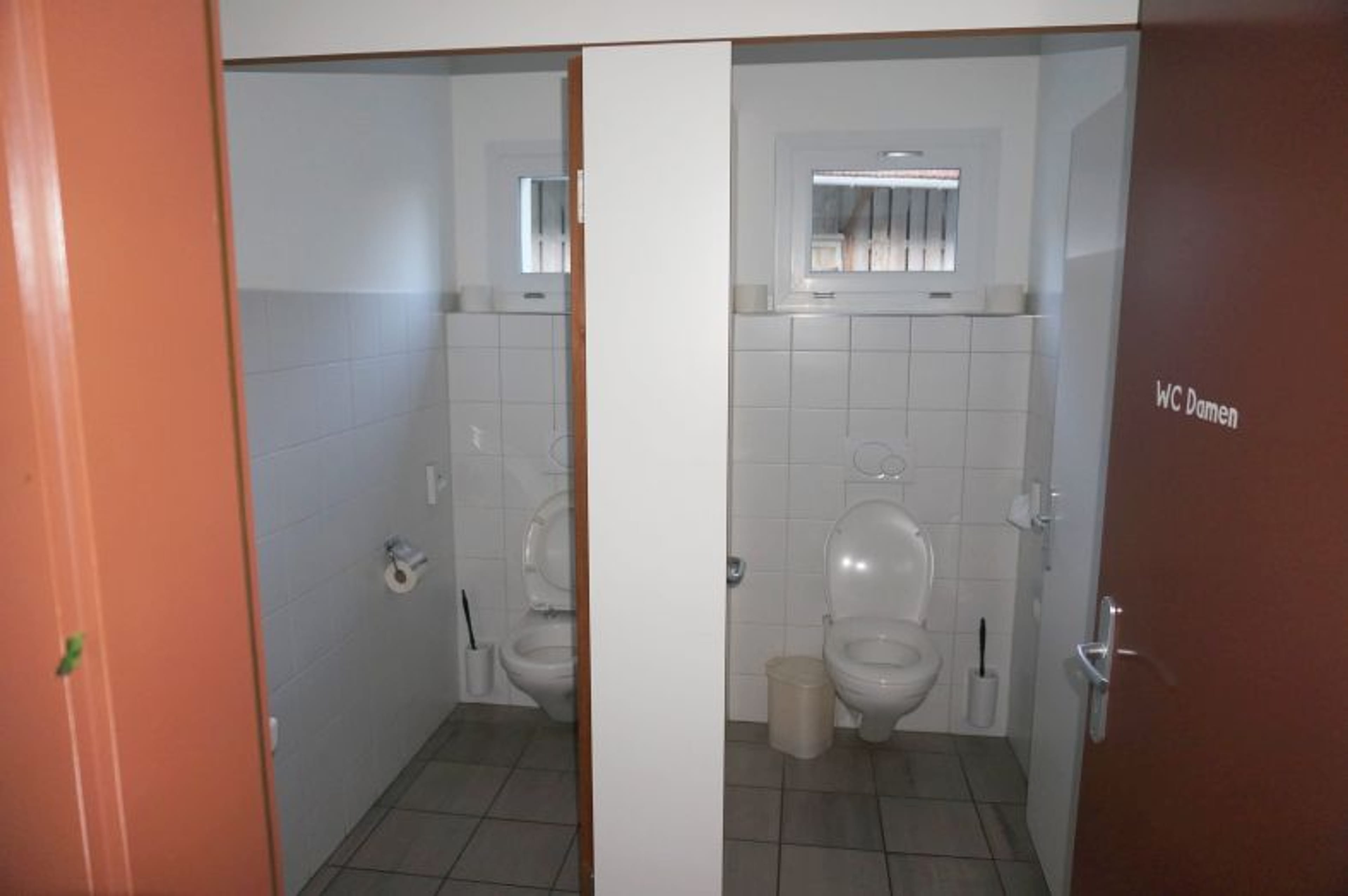 Ensemble mit Gasthaus, 2 Wohnungen & Scheune in Nesslau - kaufen - 70