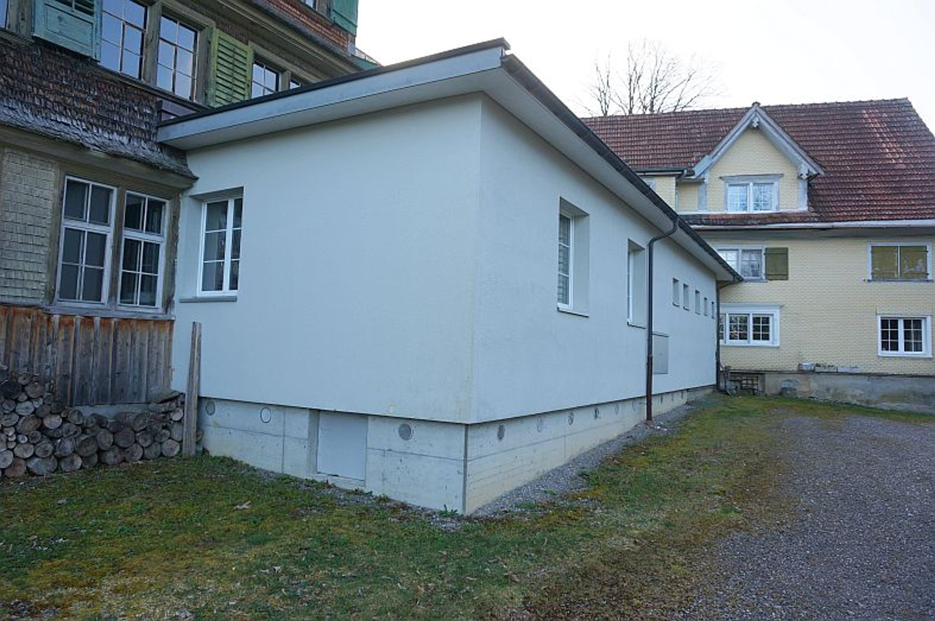 Ensemble mit Gasthaus, 2 Wohnungen & Scheune in Nesslau - kaufen - 23