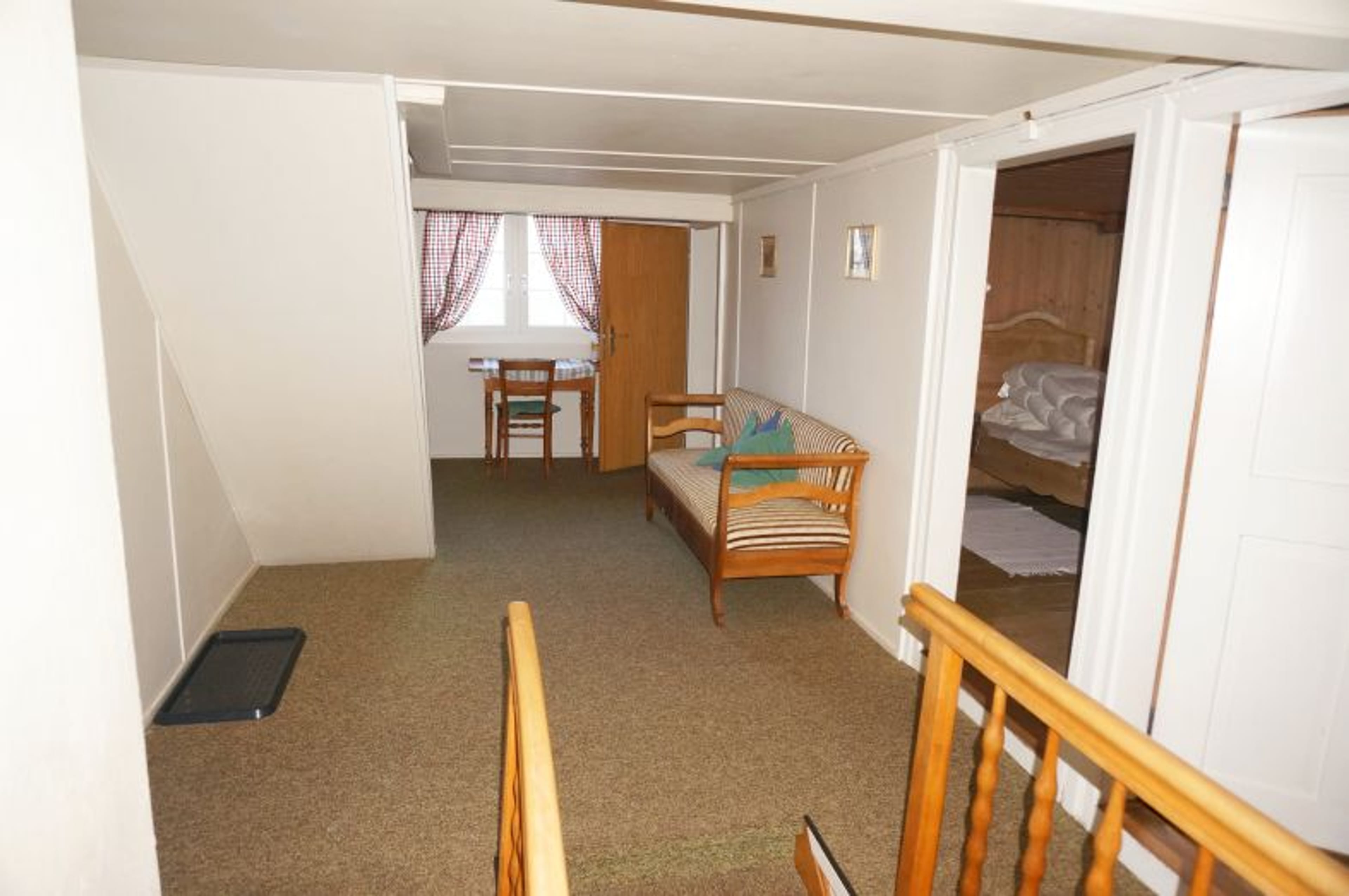 Ensemble mit Gasthaus, 2 Wohnungen & Scheune in Nesslau - kaufen - 55