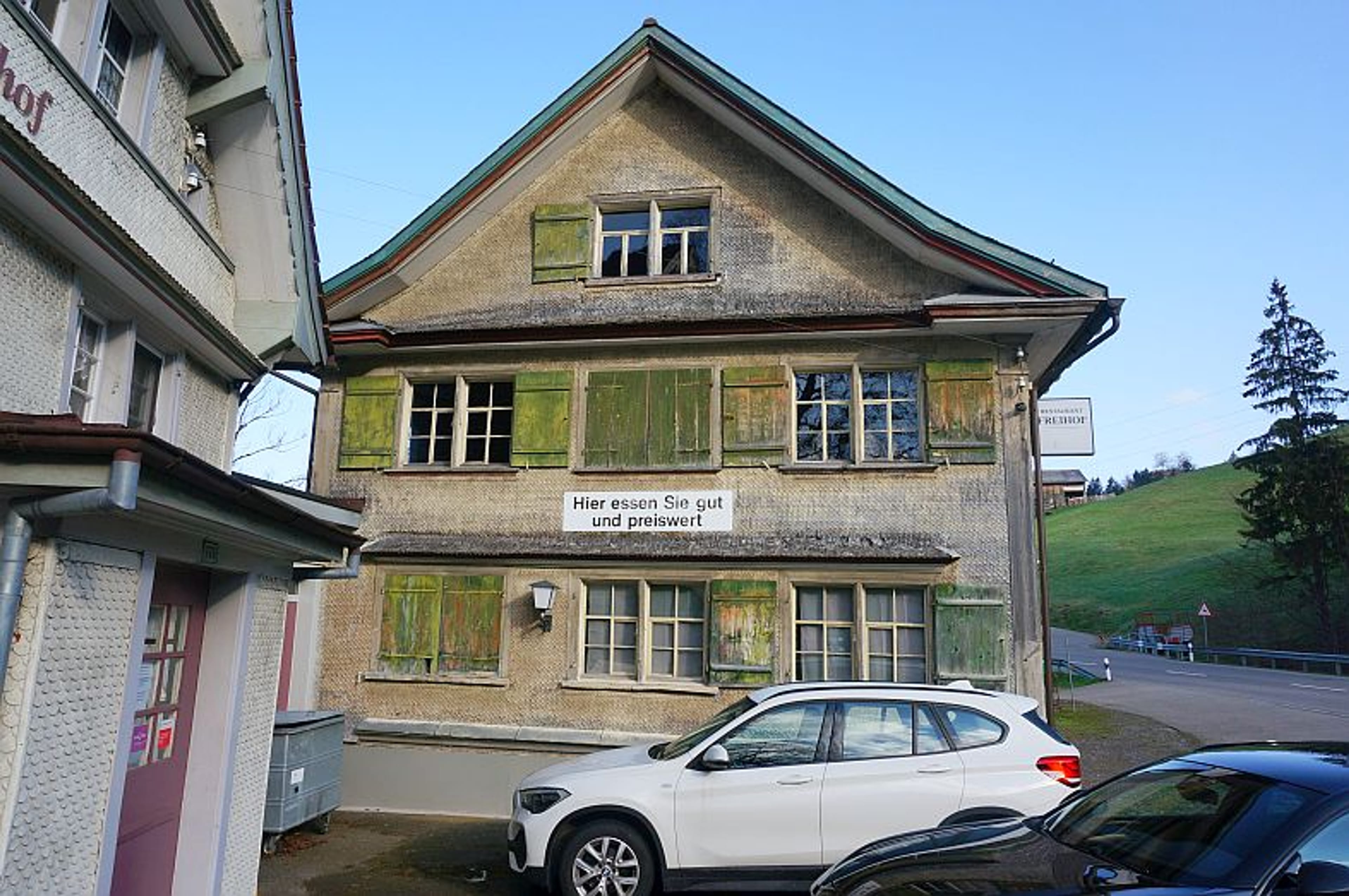 Ensemble mit Gasthaus, 2 Wohnungen & Scheune in Nesslau - kaufen - Bild 5