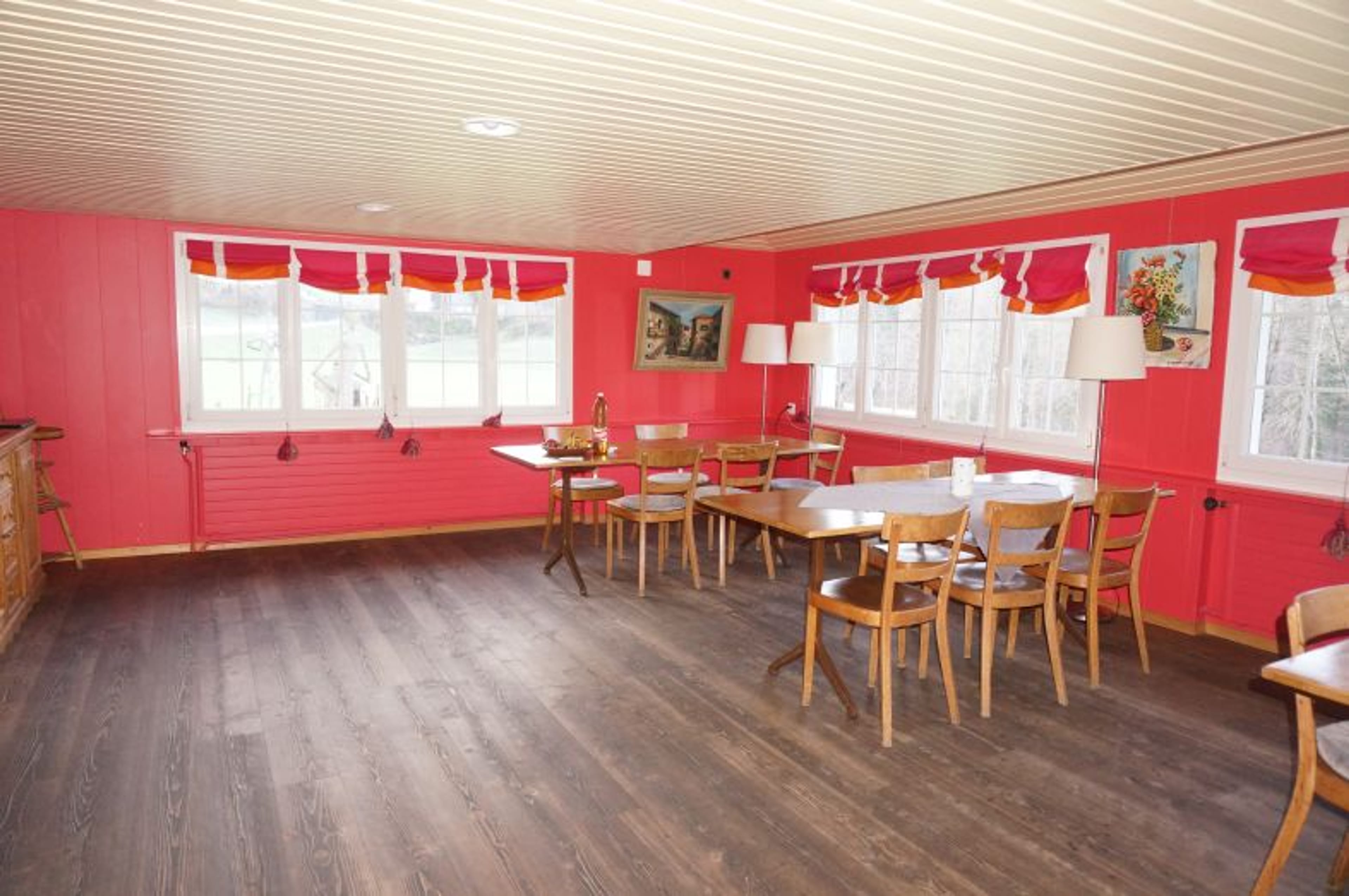 Ensemble mit Gasthaus, 2 Wohnungen & Scheune in Nesslau - kaufen - 44