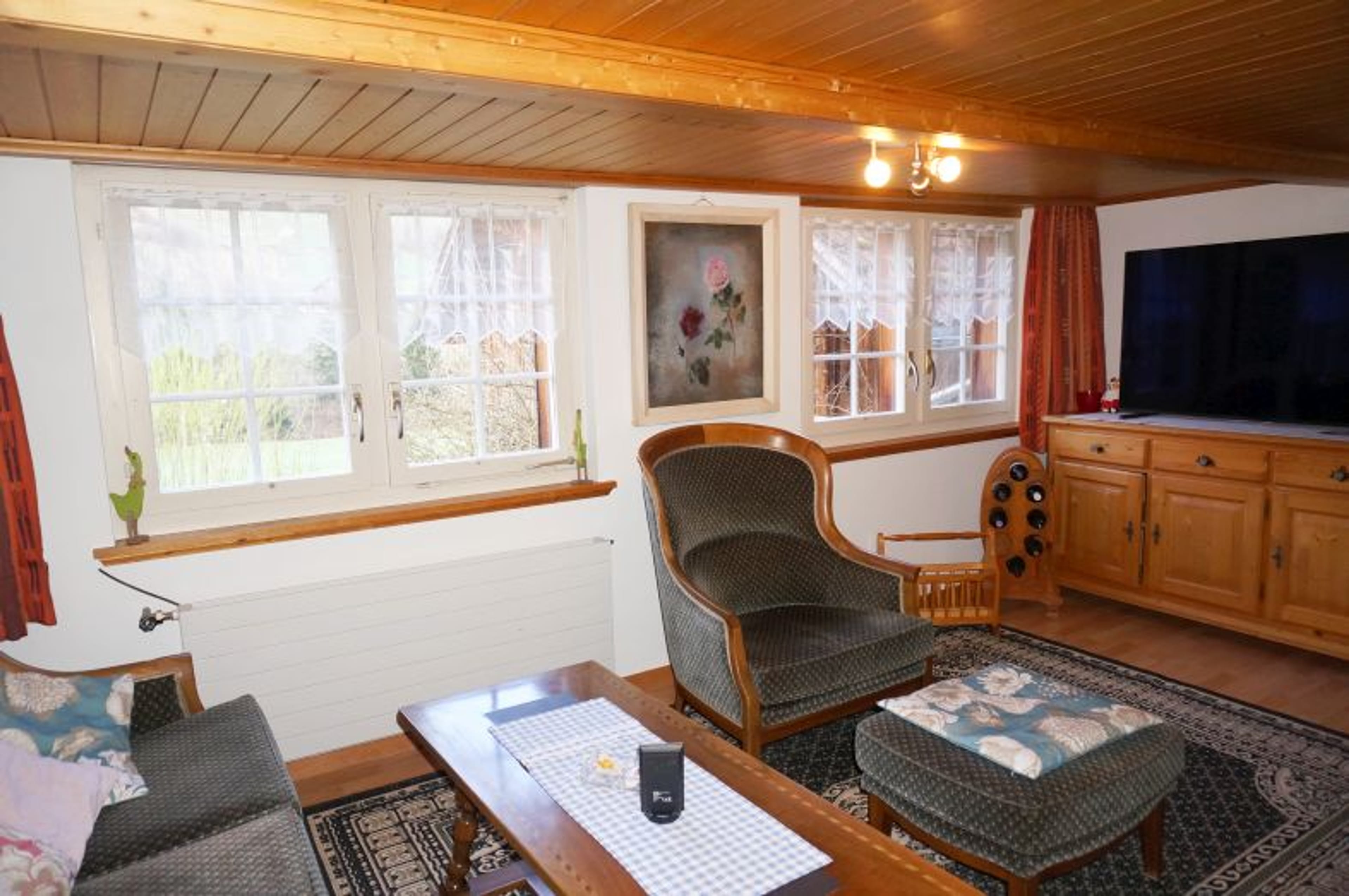 Ensemble mit Gasthaus, 2 Wohnungen & Scheune in Nesslau - kaufen - 53