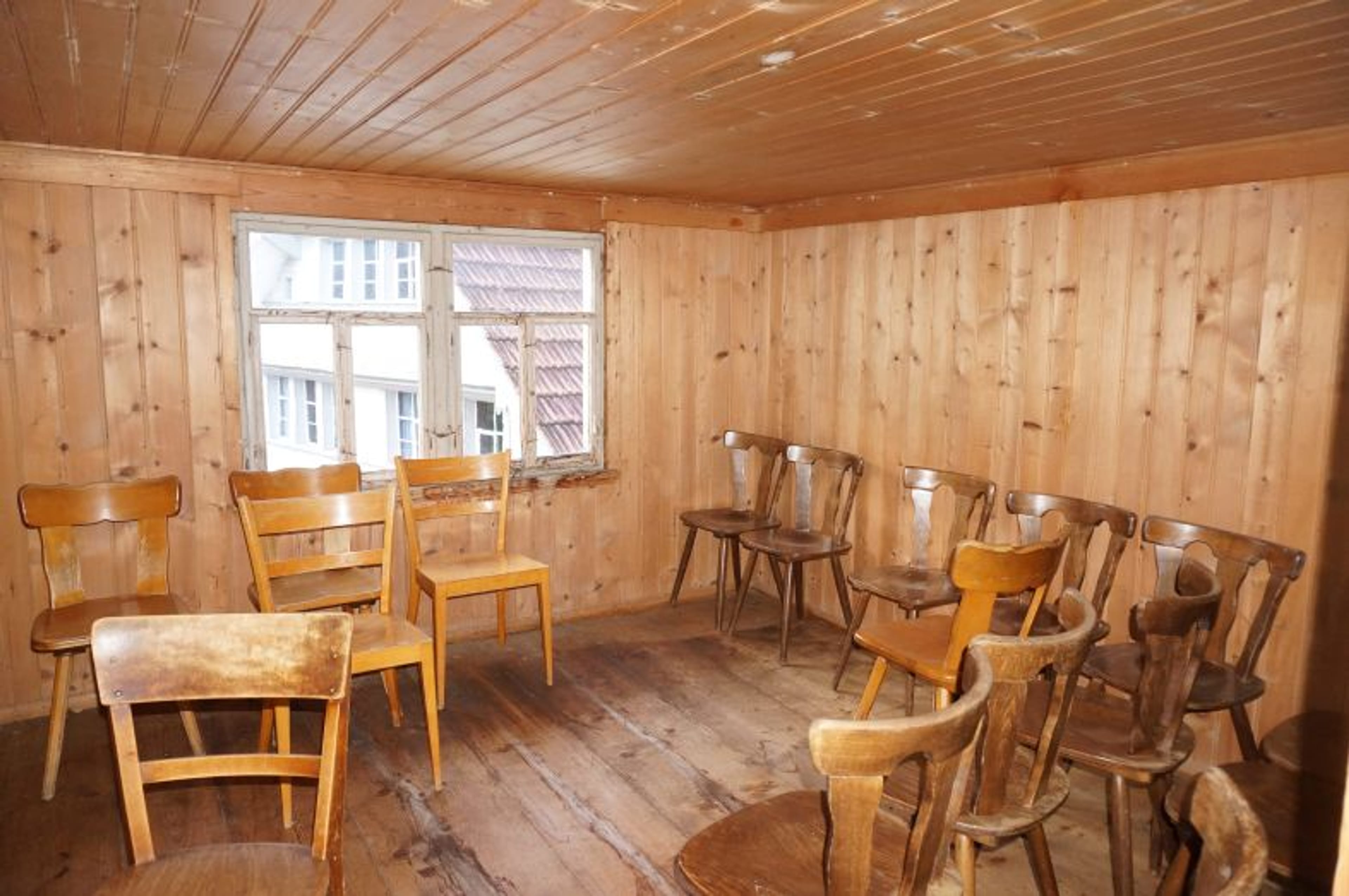 Ensemble mit Gasthaus, 2 Wohnungen & Scheune in Nesslau - kaufen - 26