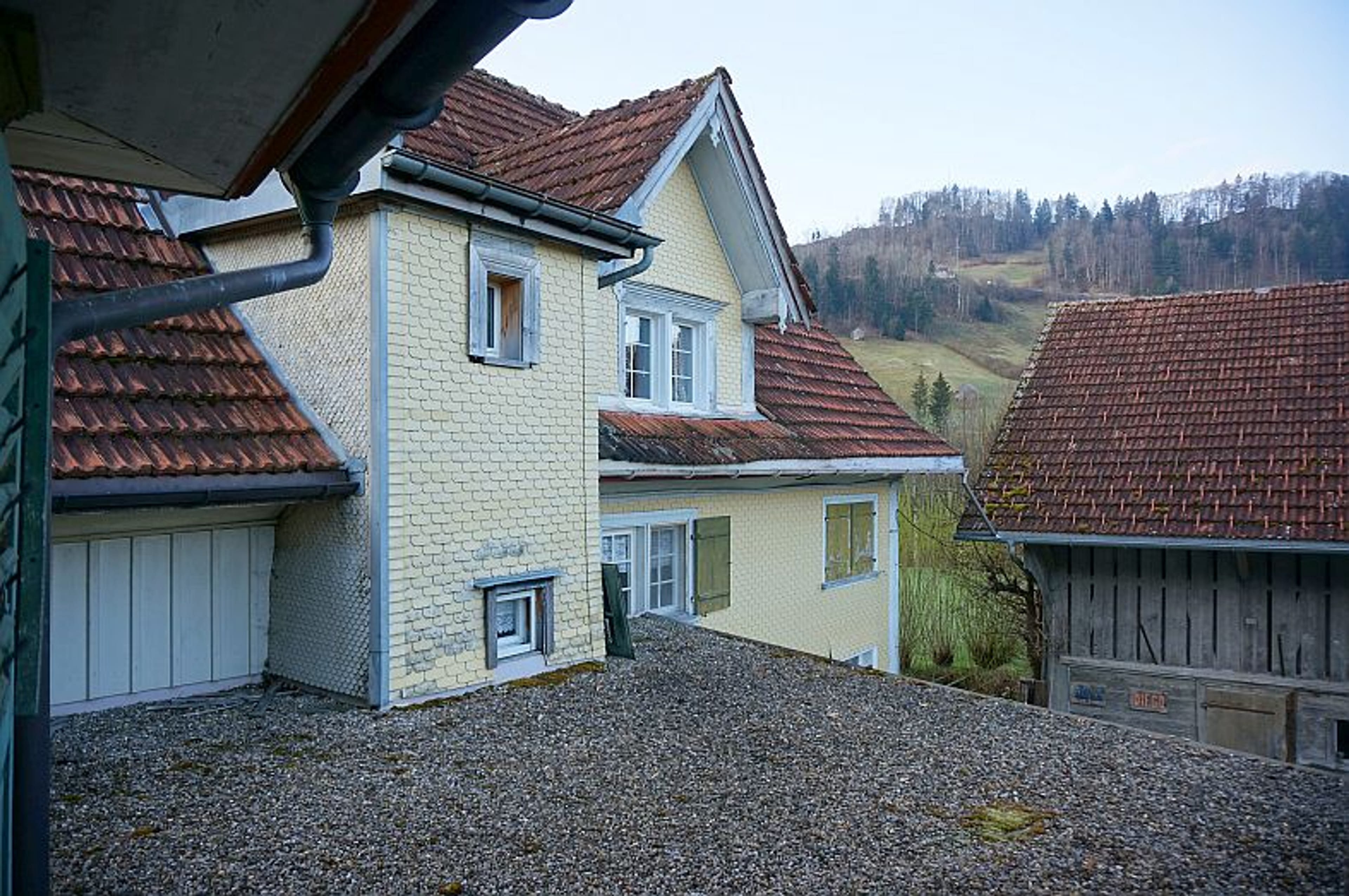 Ensemble mit Gasthaus, 2 Wohnungen & Scheune in Nesslau - kaufen - 15